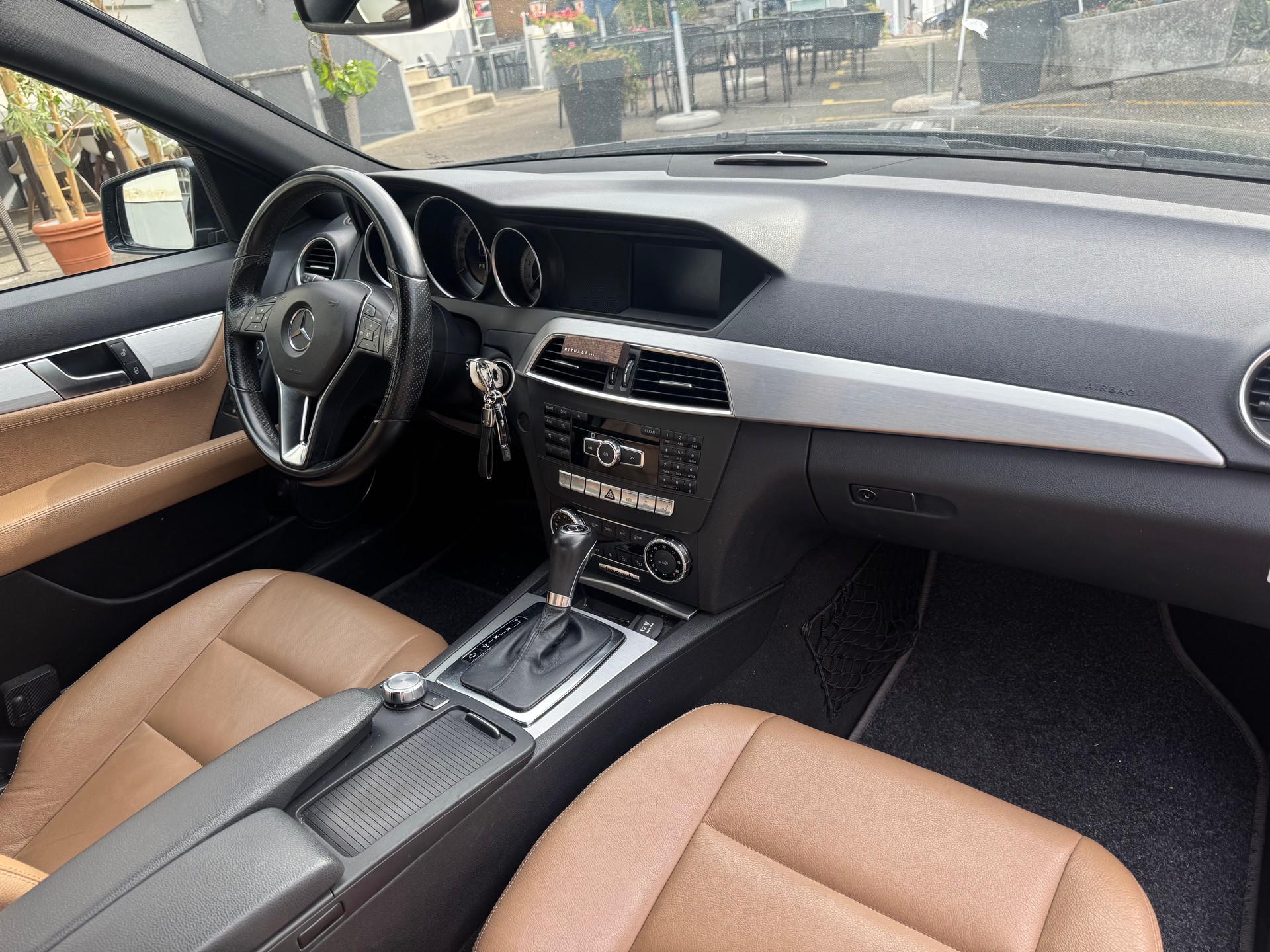 MERCEDES-BENZ C 180 BlueEfficiency 7G-Tronic-image-7