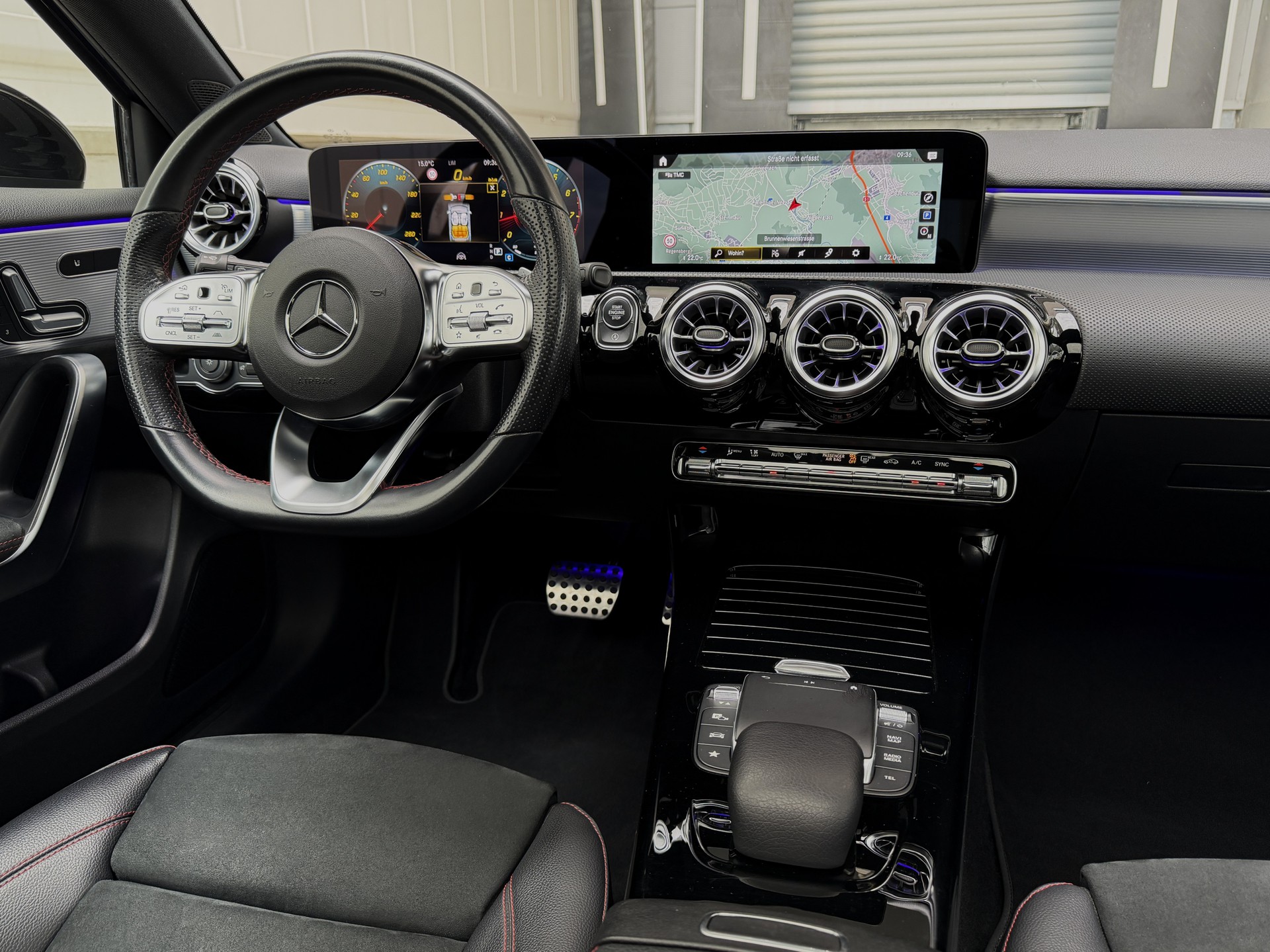 MERCEDES-BENZ A 180 Night Star AMG Line 7G - *1. HAND / TOP-GEPFLEGT* - *MEGA-AUSSTATTUNG* - *CH-FZ / GRATIS-SERVICE* - *WERKSGARANTIE*-image-19