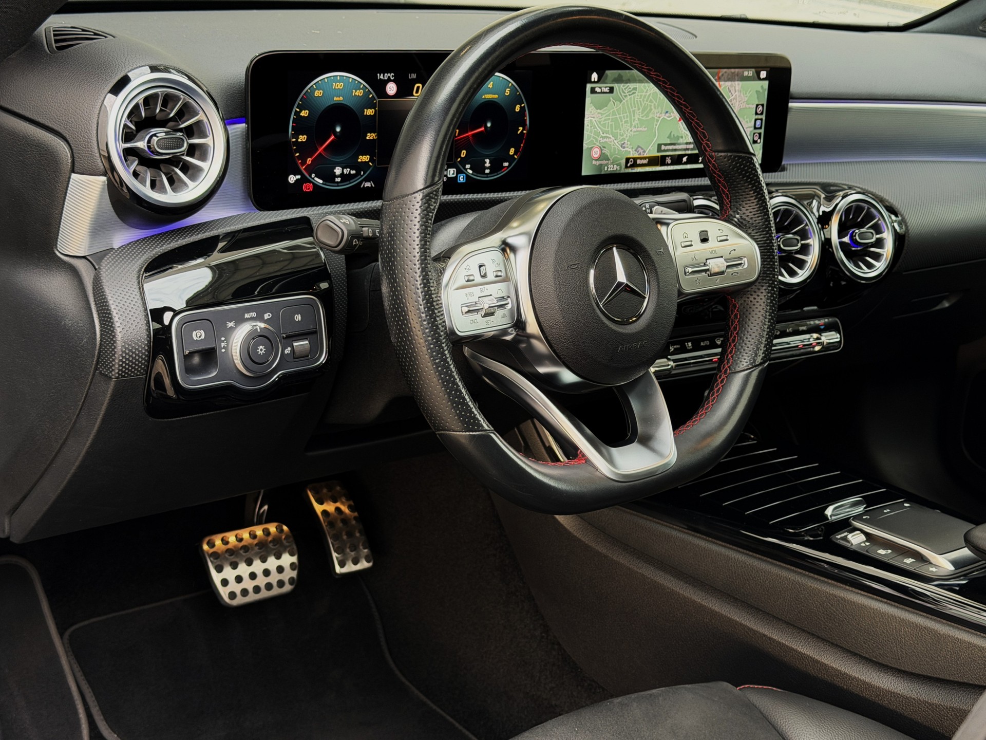 MERCEDES-BENZ A 180 Night Star AMG Line 7G - *1. HAND / TOP-GEPFLEGT* - *MEGA-AUSSTATTUNG* - *CH-FZ / GRATIS-SERVICE* - *WERKSGARANTIE*-image-14