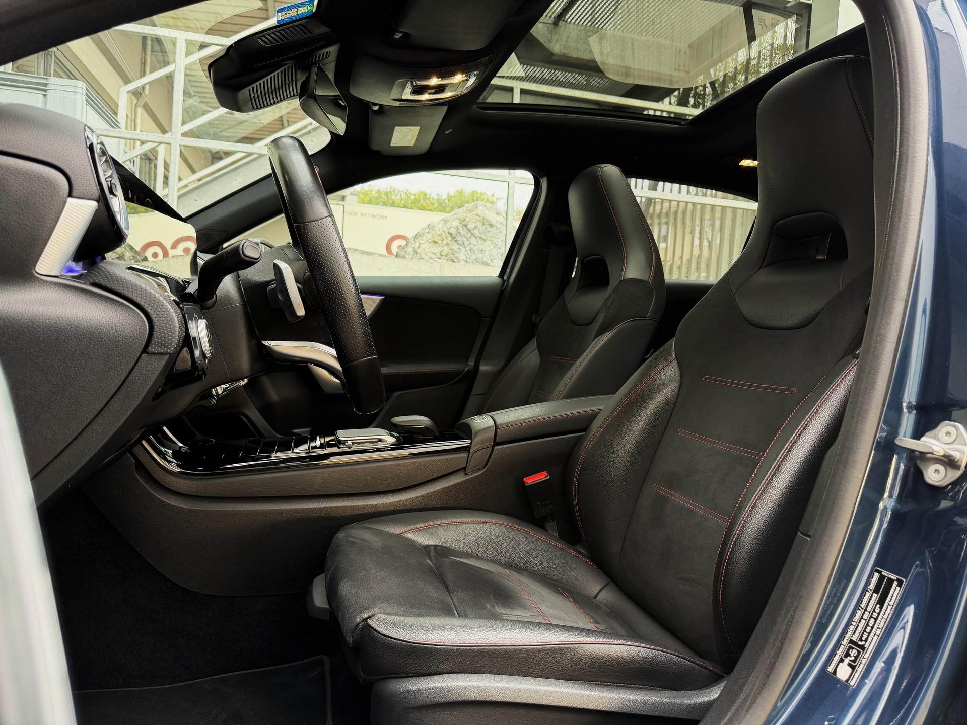 MERCEDES-BENZ A 180 Night Star AMG Line 7G - *1. HAND / TOP-GEPFLEGT* - *MEGA-AUSSTATTUNG* - *CH-FZ / GRATIS-SERVICE* - *WERKSGARANTIE*-image-15