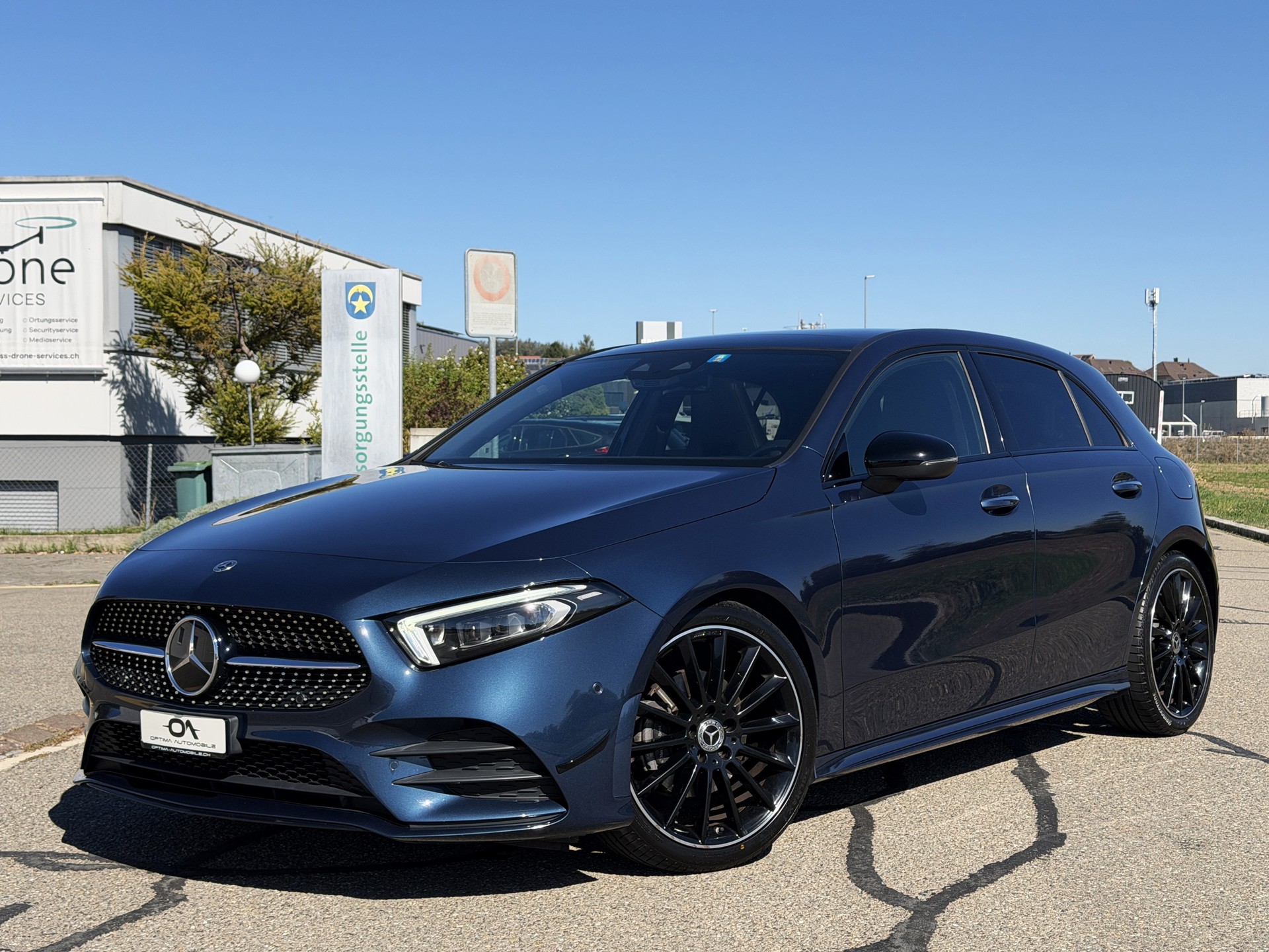MERCEDES-BENZ A 180 Night Star AMG Line 7G - *1. HAND / TOP-GEPFLEGT* - *MEGA-AUSSTATTUNG* - *CH-FZ / GRATIS-SERVICE* - *WERKSGARANTIE*-image-1