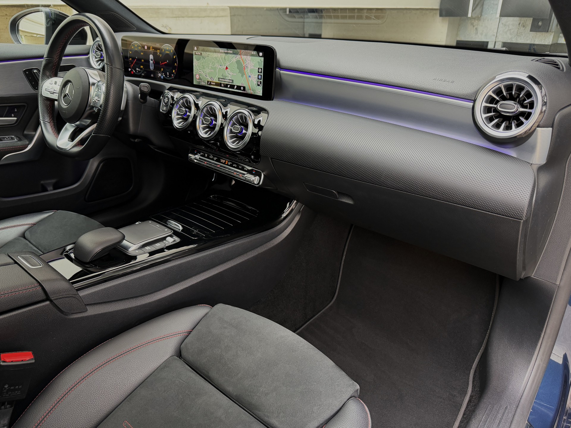 MERCEDES-BENZ A 180 Night Star AMG Line 7G - *1. HAND / TOP-GEPFLEGT* - *MEGA-AUSSTATTUNG* - *CH-FZ / GRATIS-SERVICE* - *WERKSGARANTIE*-image-16