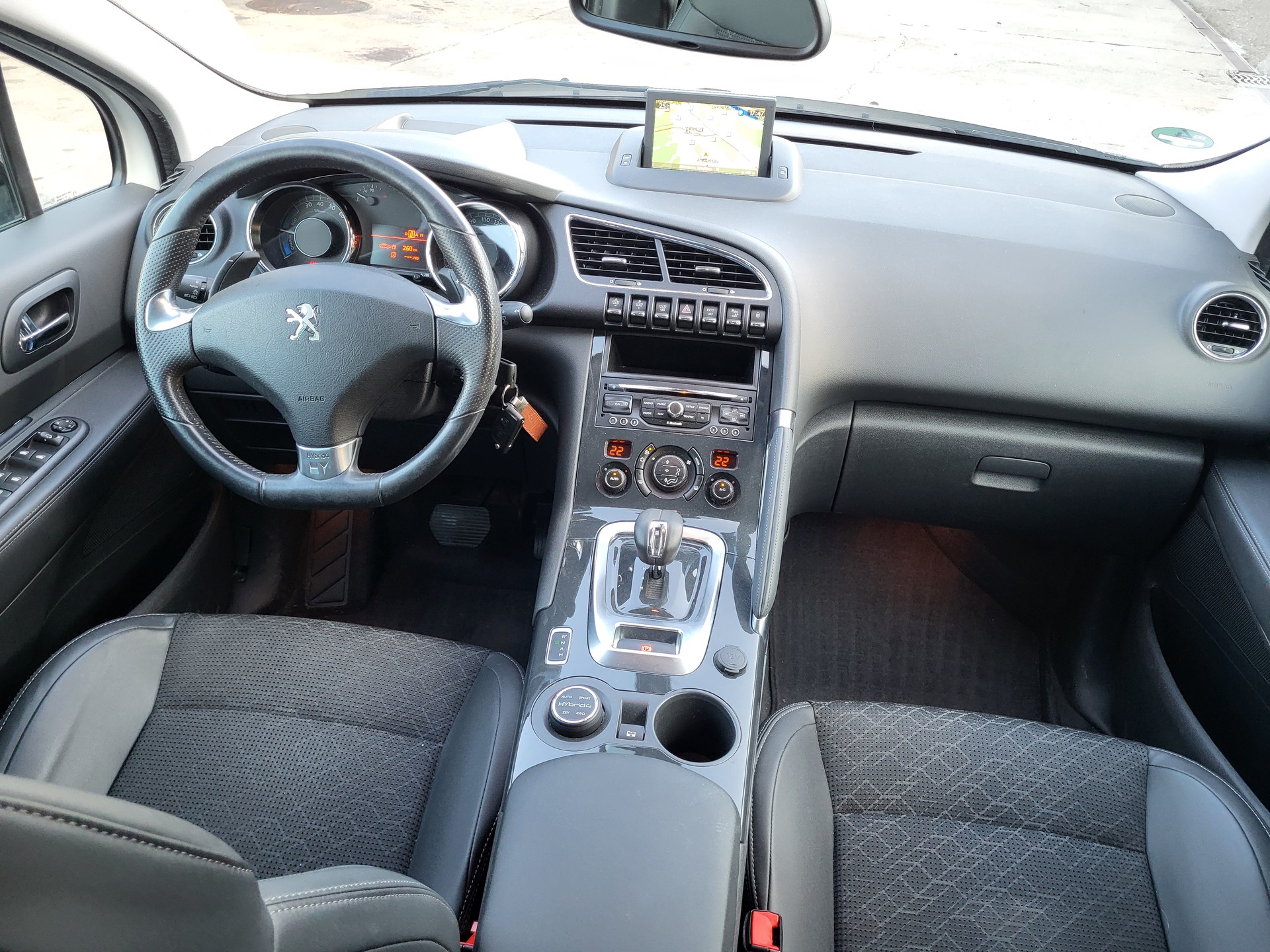 PEUGEOT 3008 HYbrid4 2.0 HDI Low CO2 ETG6-image-1