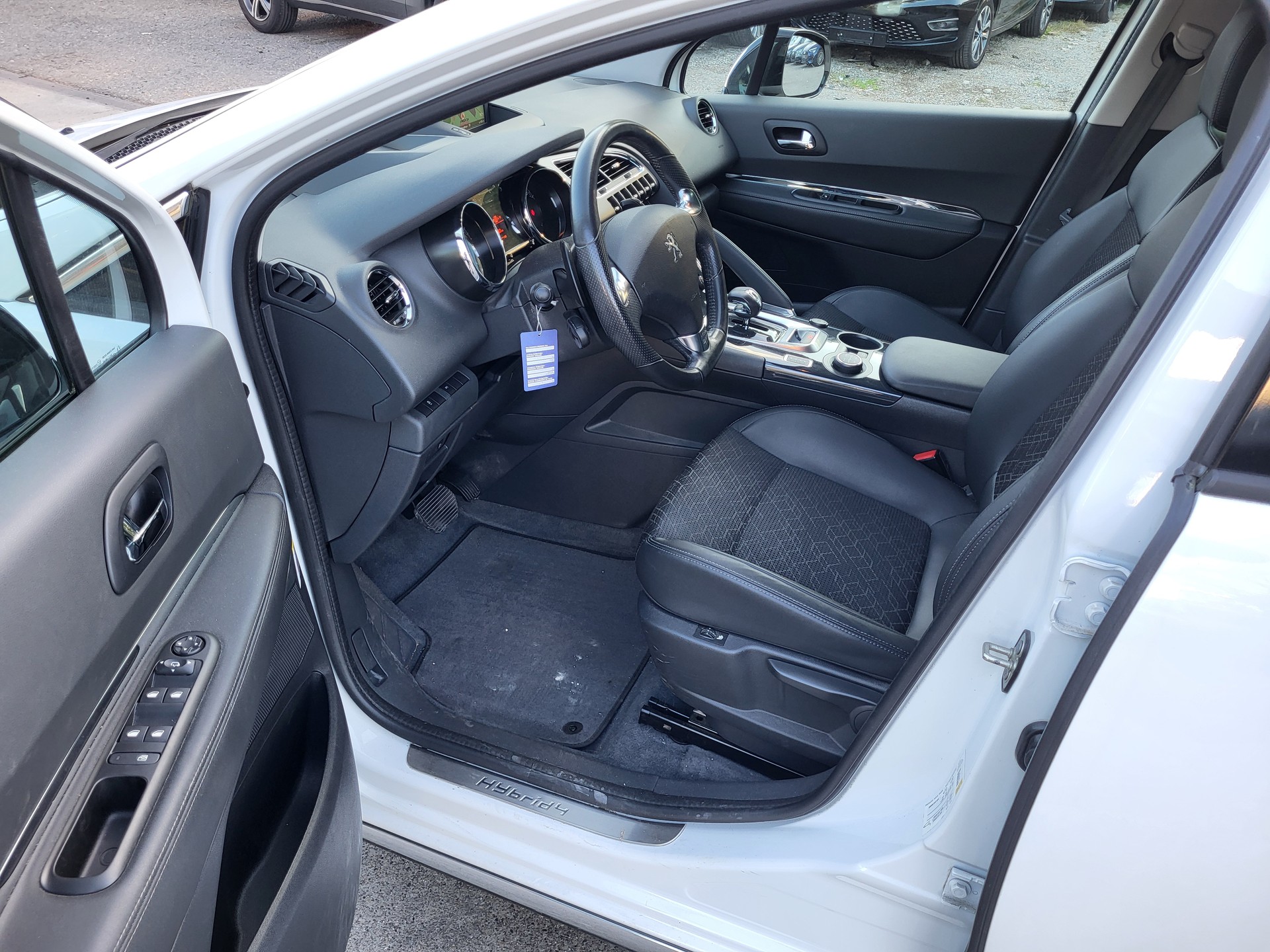 PEUGEOT 3008 HYbrid4 2.0 HDI Low CO2 ETG6-image-11