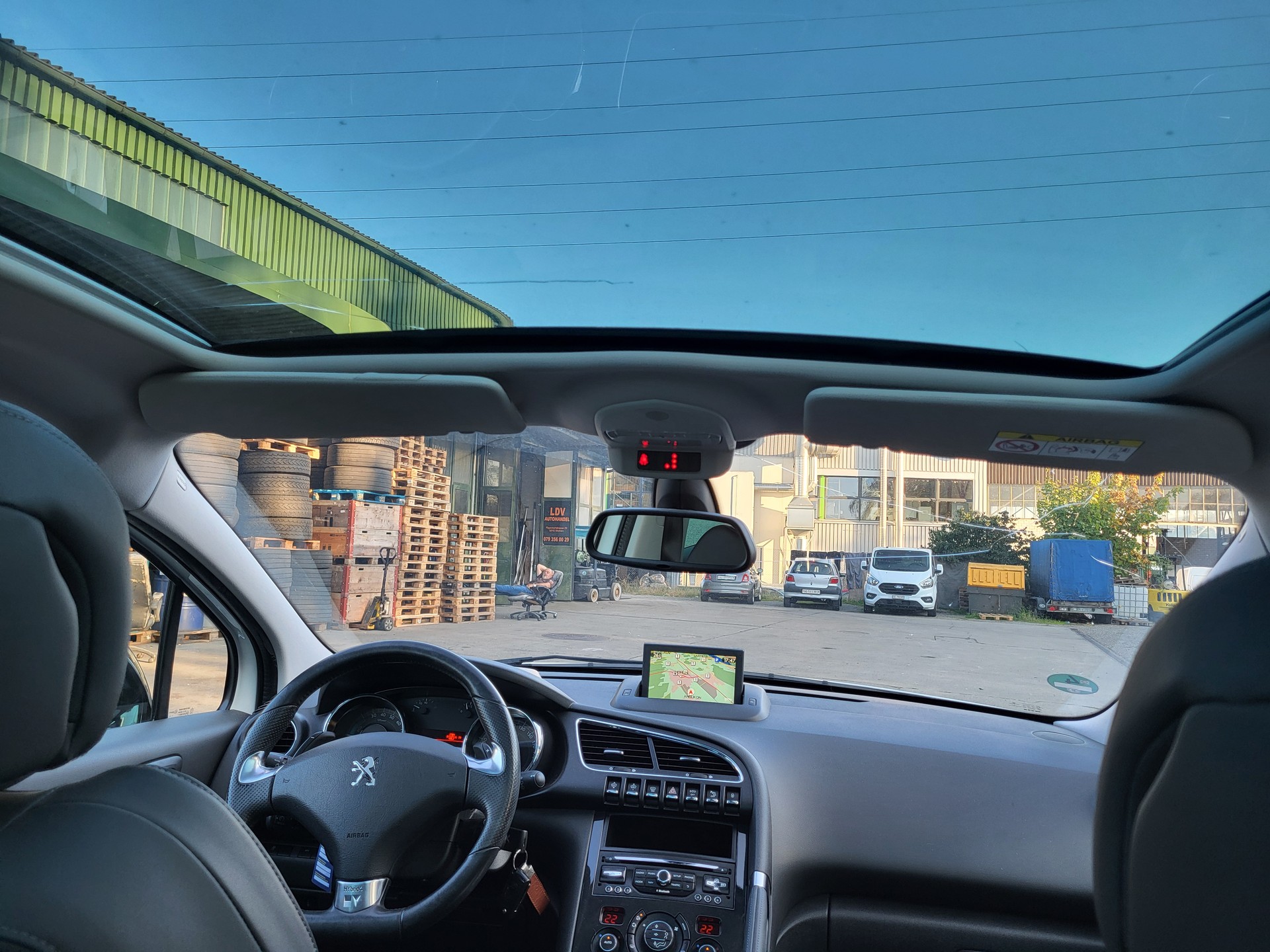 PEUGEOT 3008 HYbrid4 2.0 HDI Low CO2 ETG6-image-2