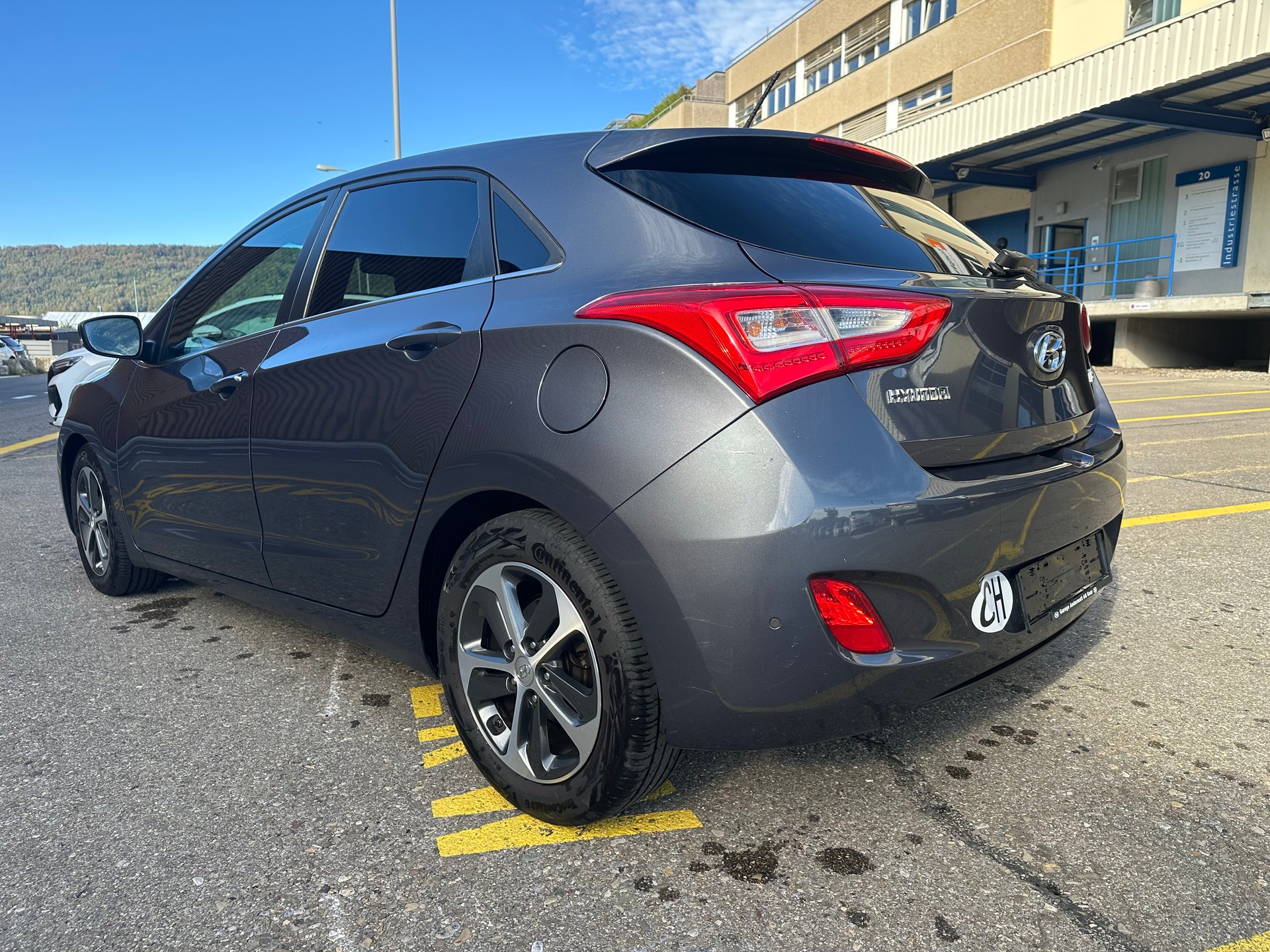 HYUNDAI i30 1.6 CRDi Amplia-image-2