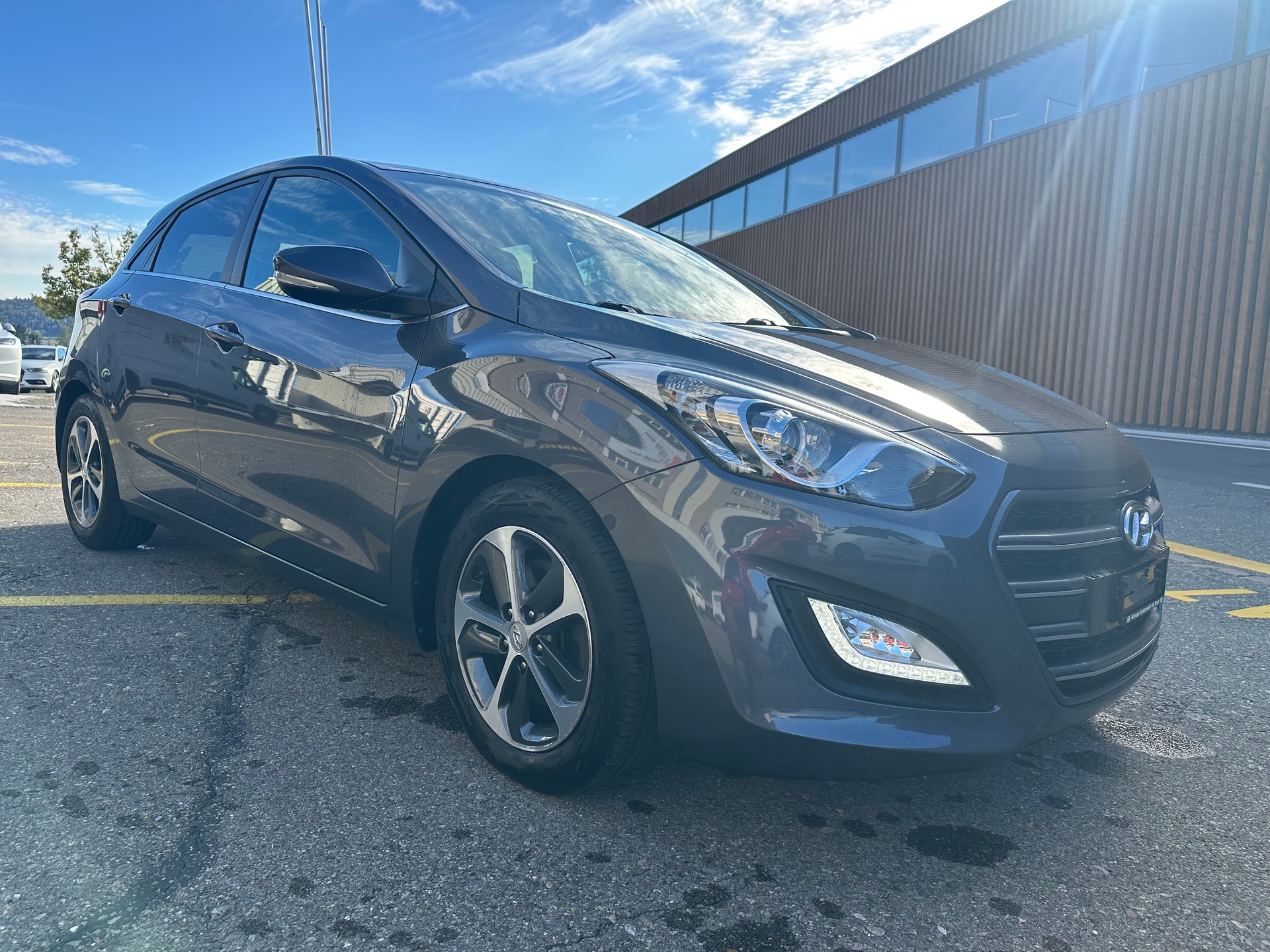HYUNDAI i30 1.6 CRDi Amplia-image-6