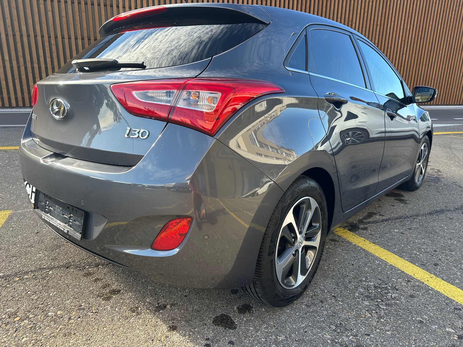 HYUNDAI i30 1.6 CRDi Amplia-image-4
