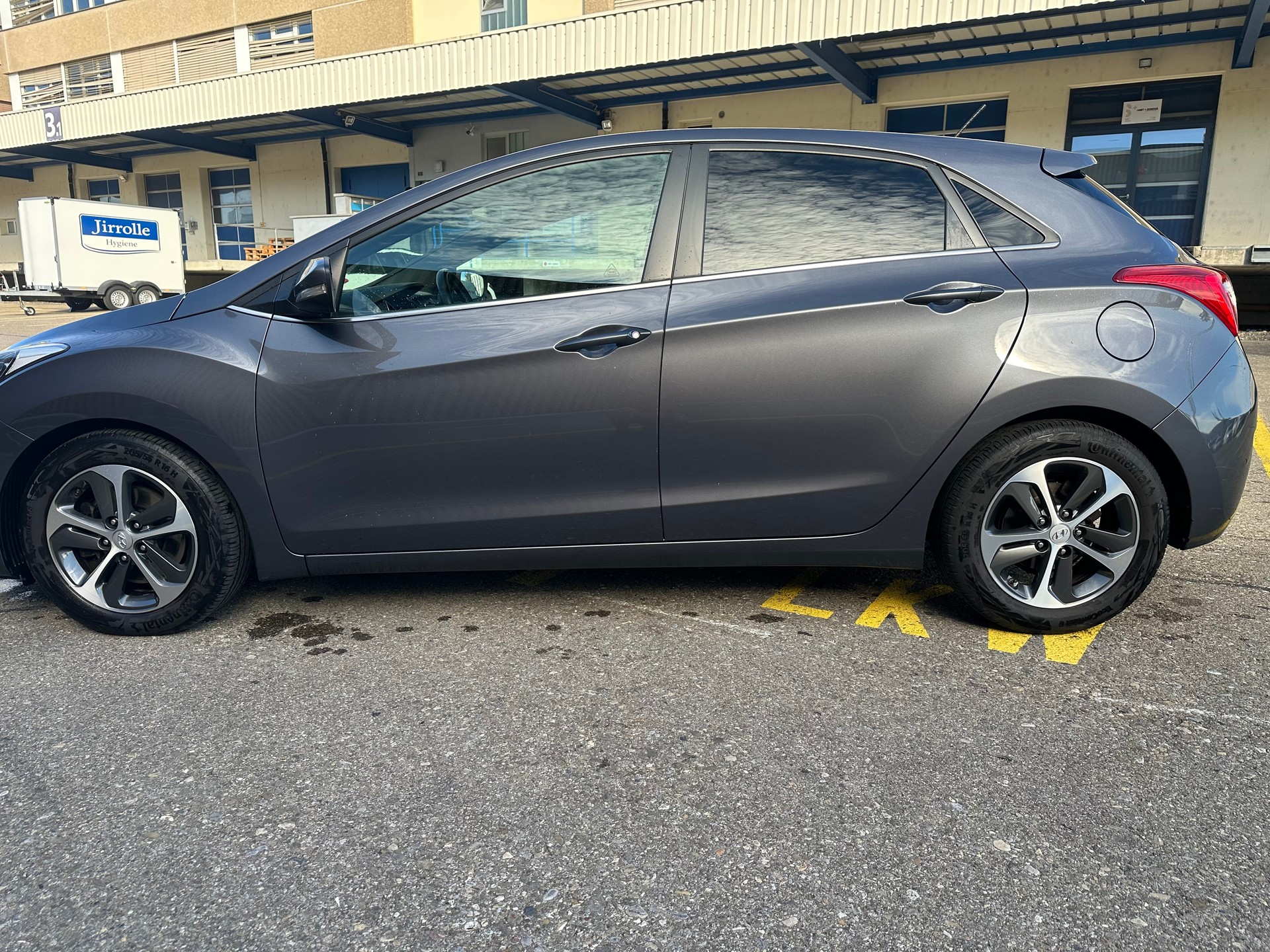 HYUNDAI i30 1.6 CRDi Amplia-image-1