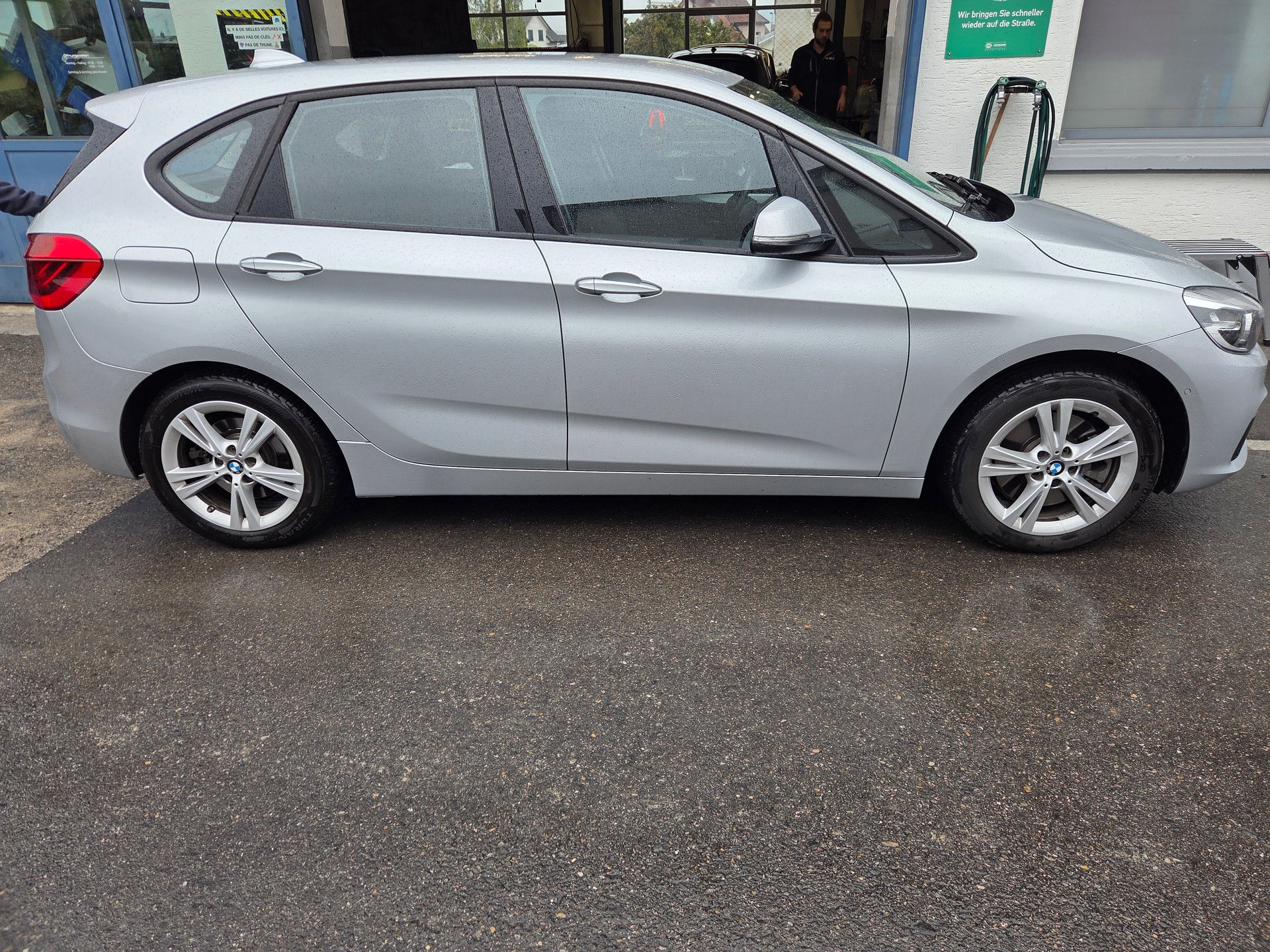 BMW 225i xDrive Active Tourer Steptronic-image-2
