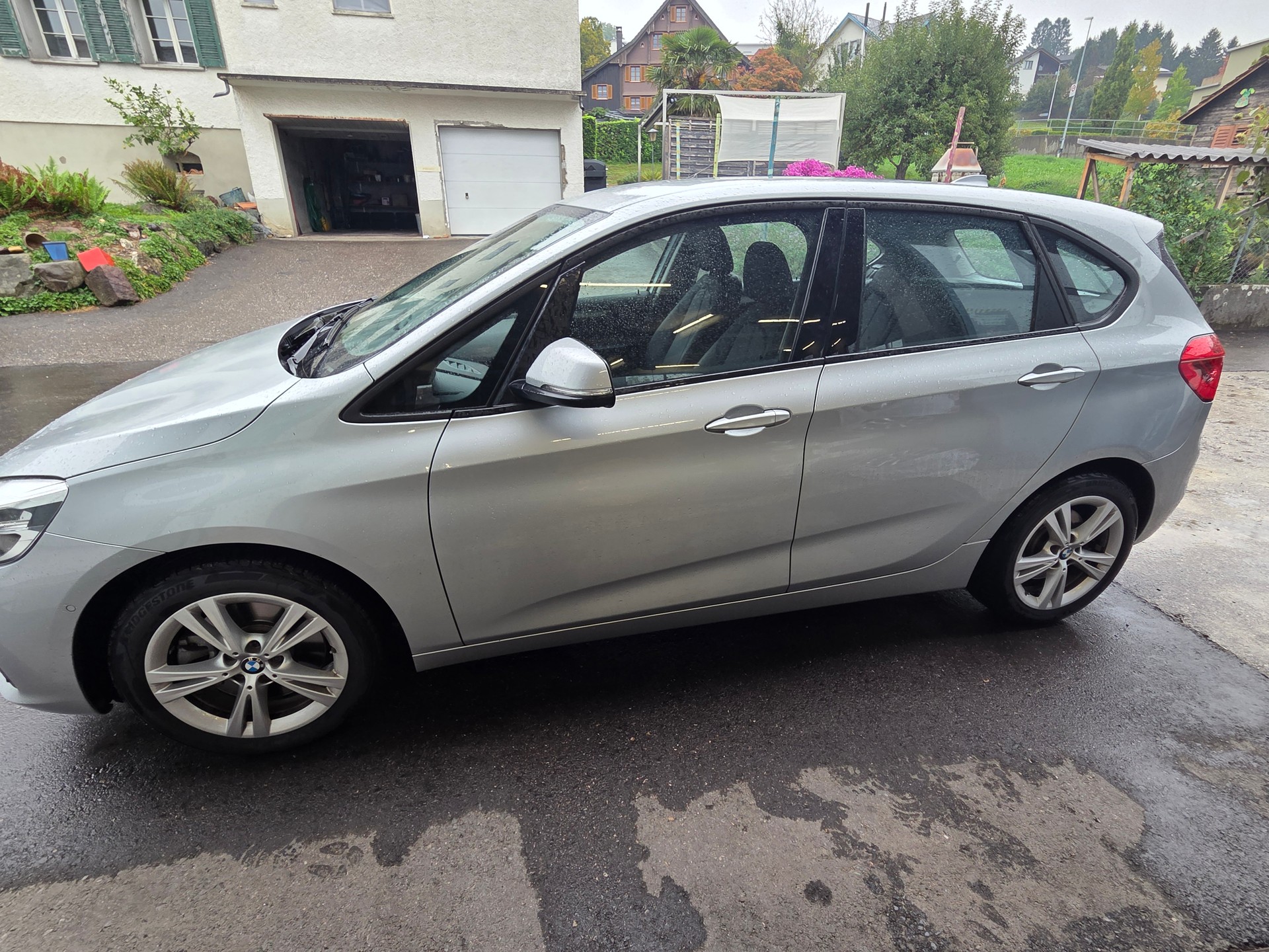 BMW 225i xDrive Active Tourer Steptronic-image-6