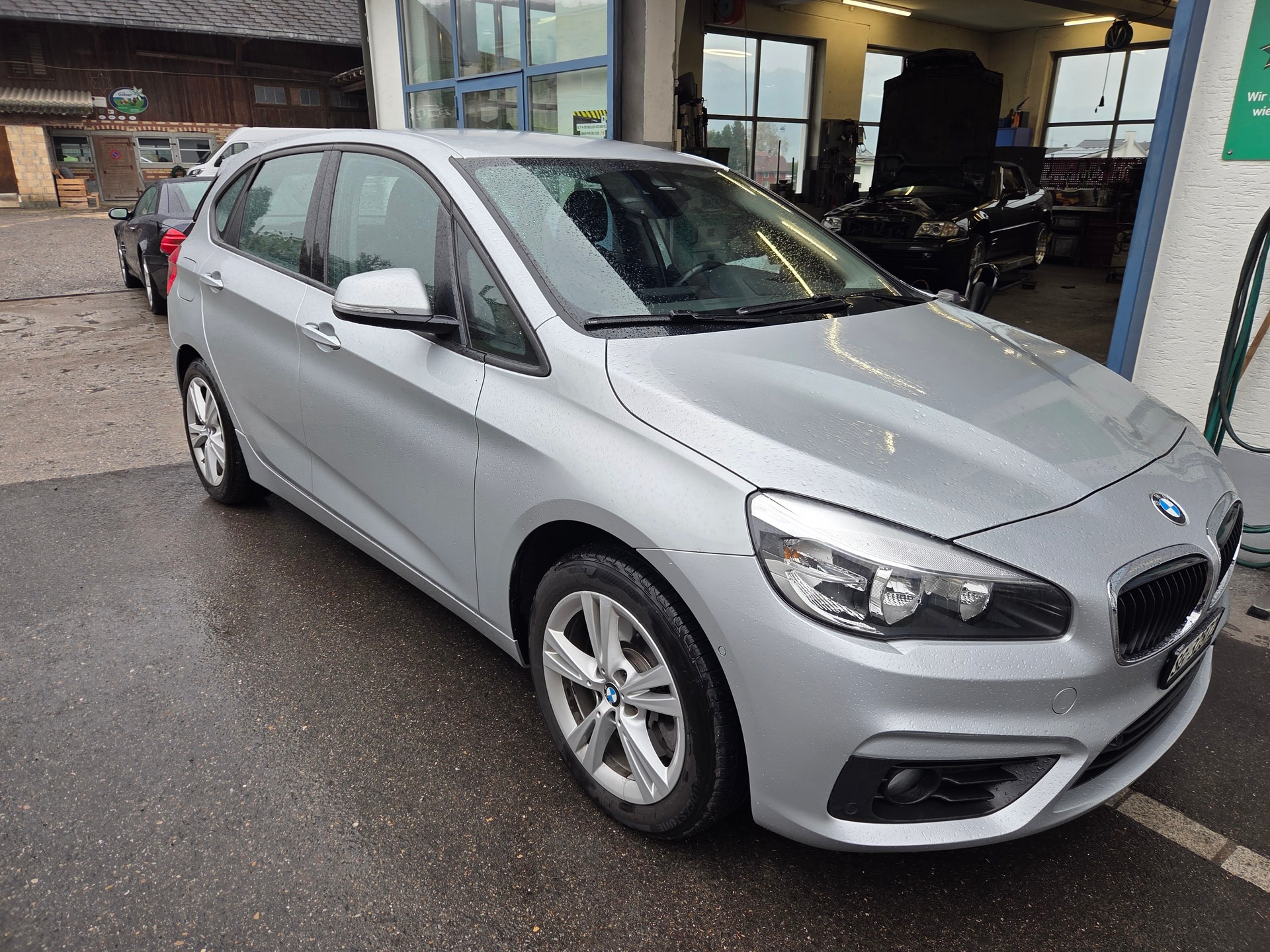 BMW 225i xDrive Active Tourer Steptronic-image-1