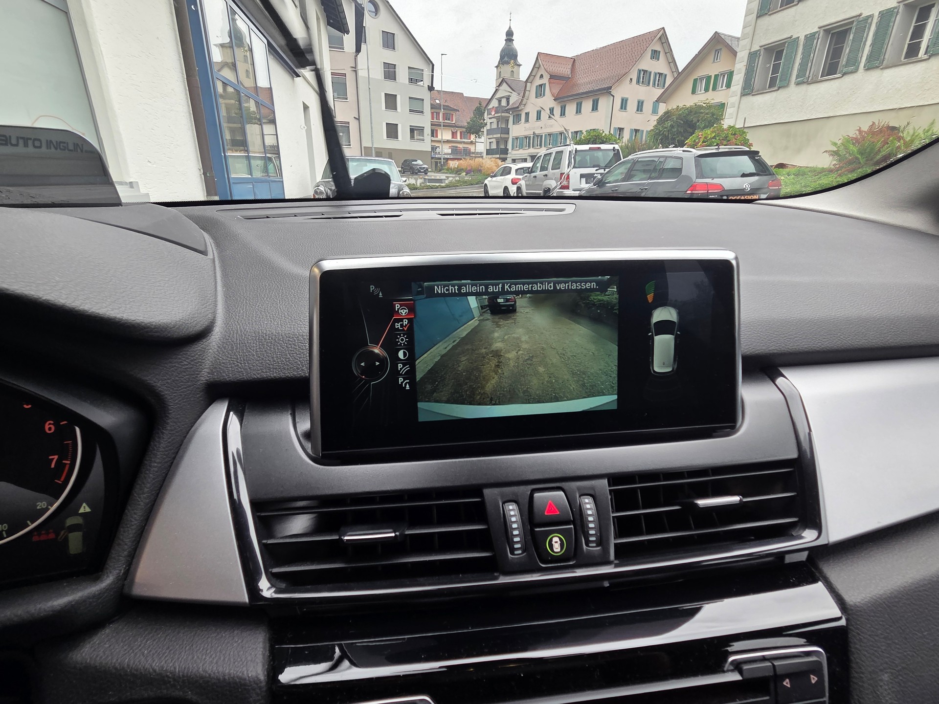 BMW 225i xDrive Active Tourer Steptronic-image-13