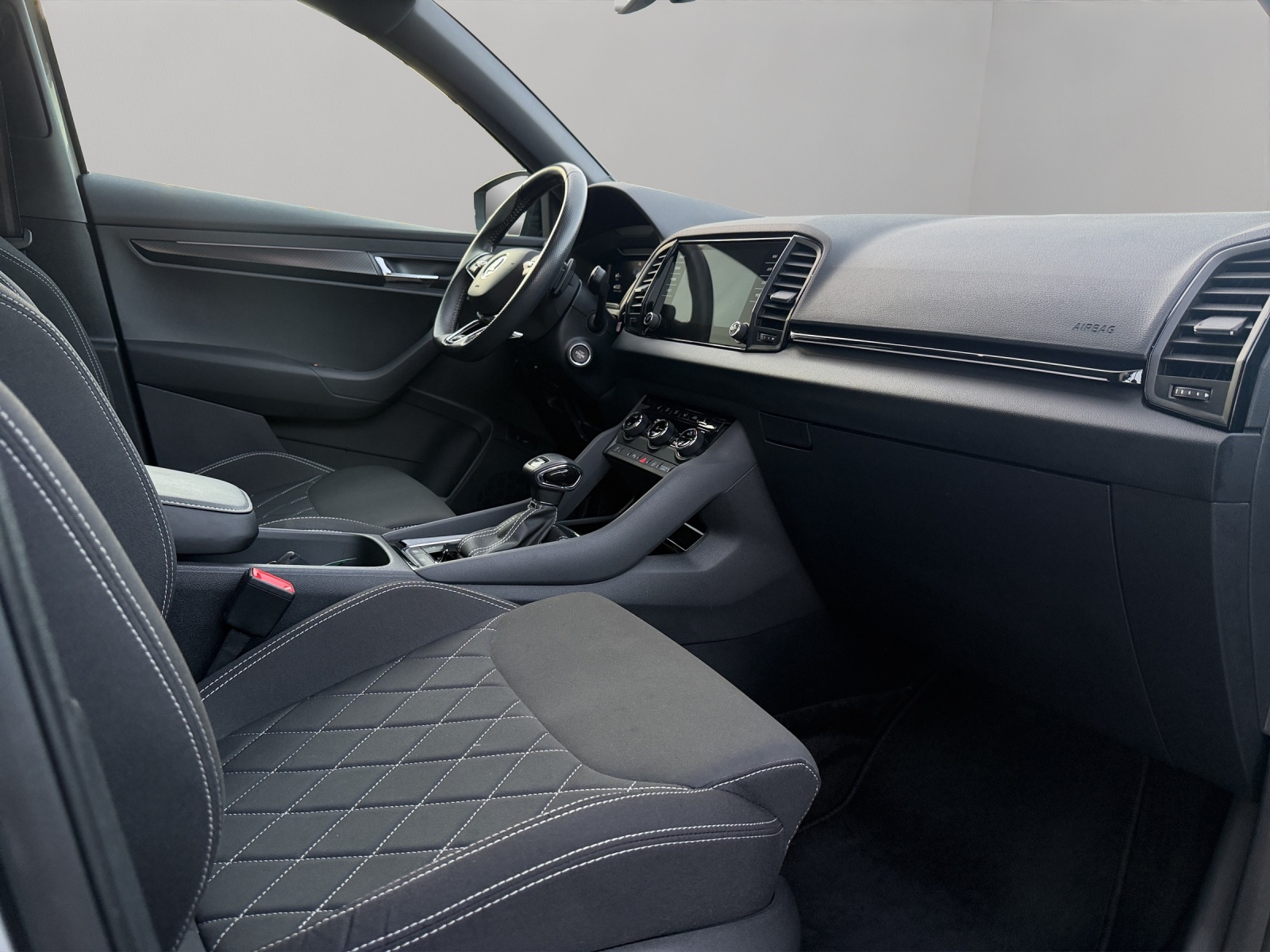 SKODA Karoq 2.0 TSI SportLine 4x4 DSG-image-17