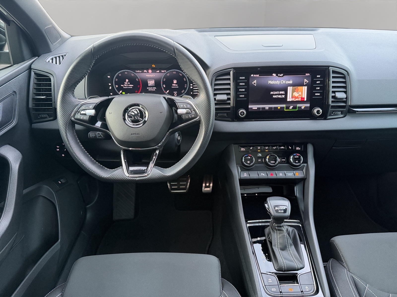 SKODA Karoq 2.0 TSI SportLine 4x4 DSG-image-9