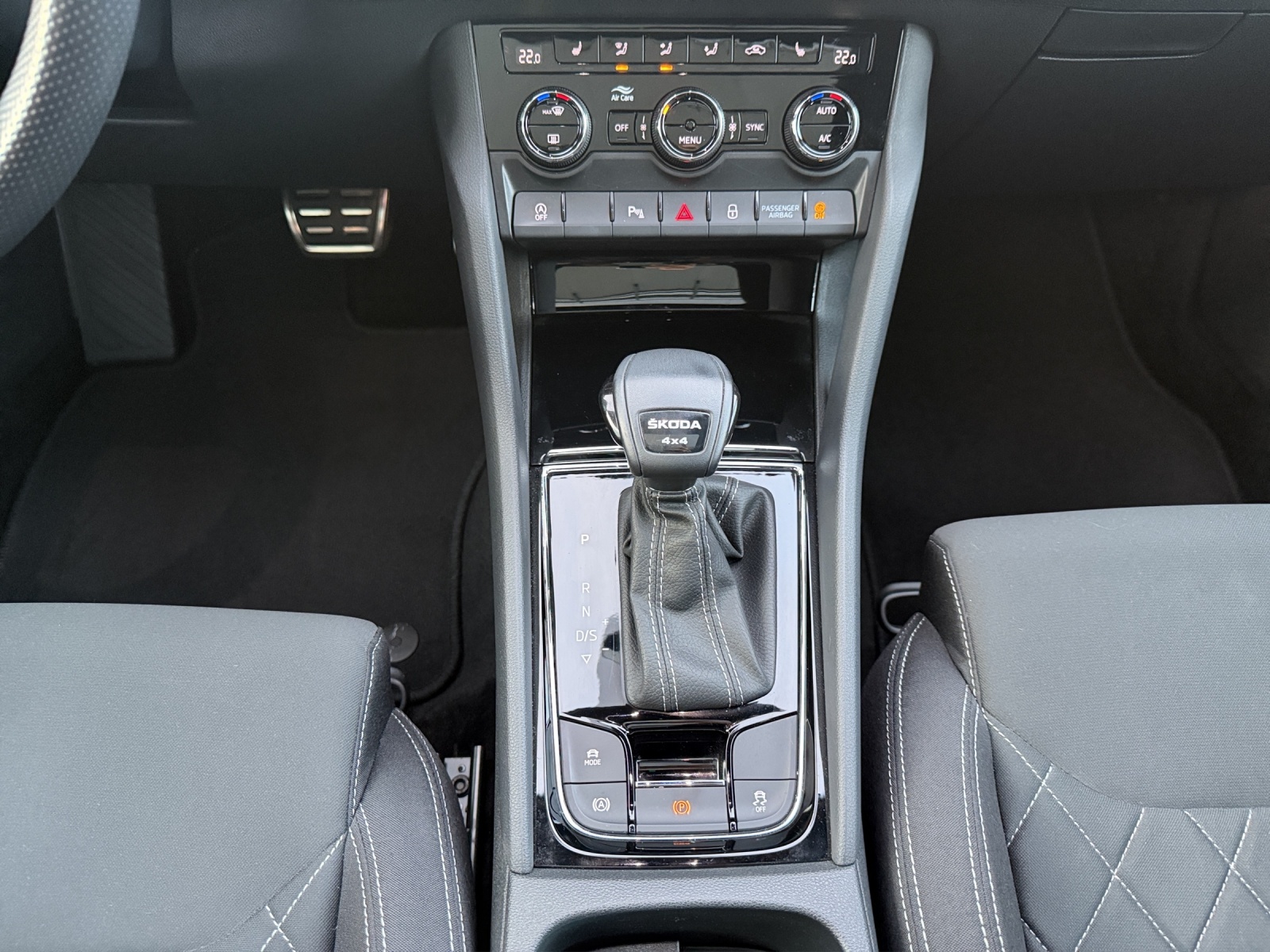 SKODA Karoq 2.0 TSI SportLine 4x4 DSG-image-11