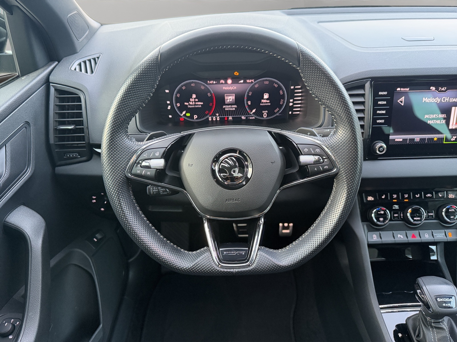 SKODA Karoq 2.0 TSI SportLine 4x4 DSG-image-10
