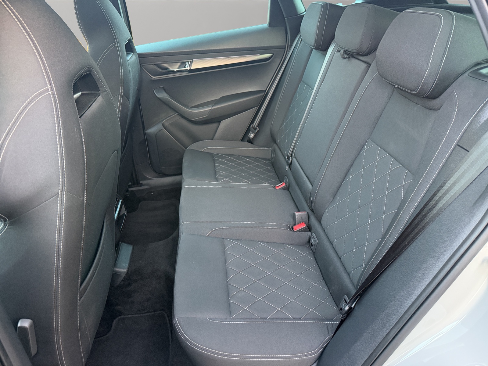 SKODA Karoq 2.0 TSI SportLine 4x4 DSG-image-16