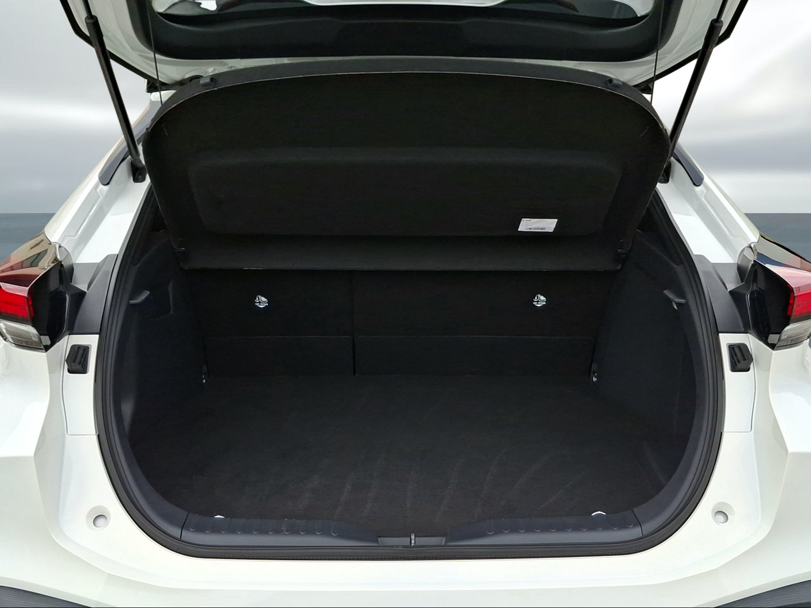 TOYOTA C-HR 2.0 PHEV CVT Swiss Edition-image-12