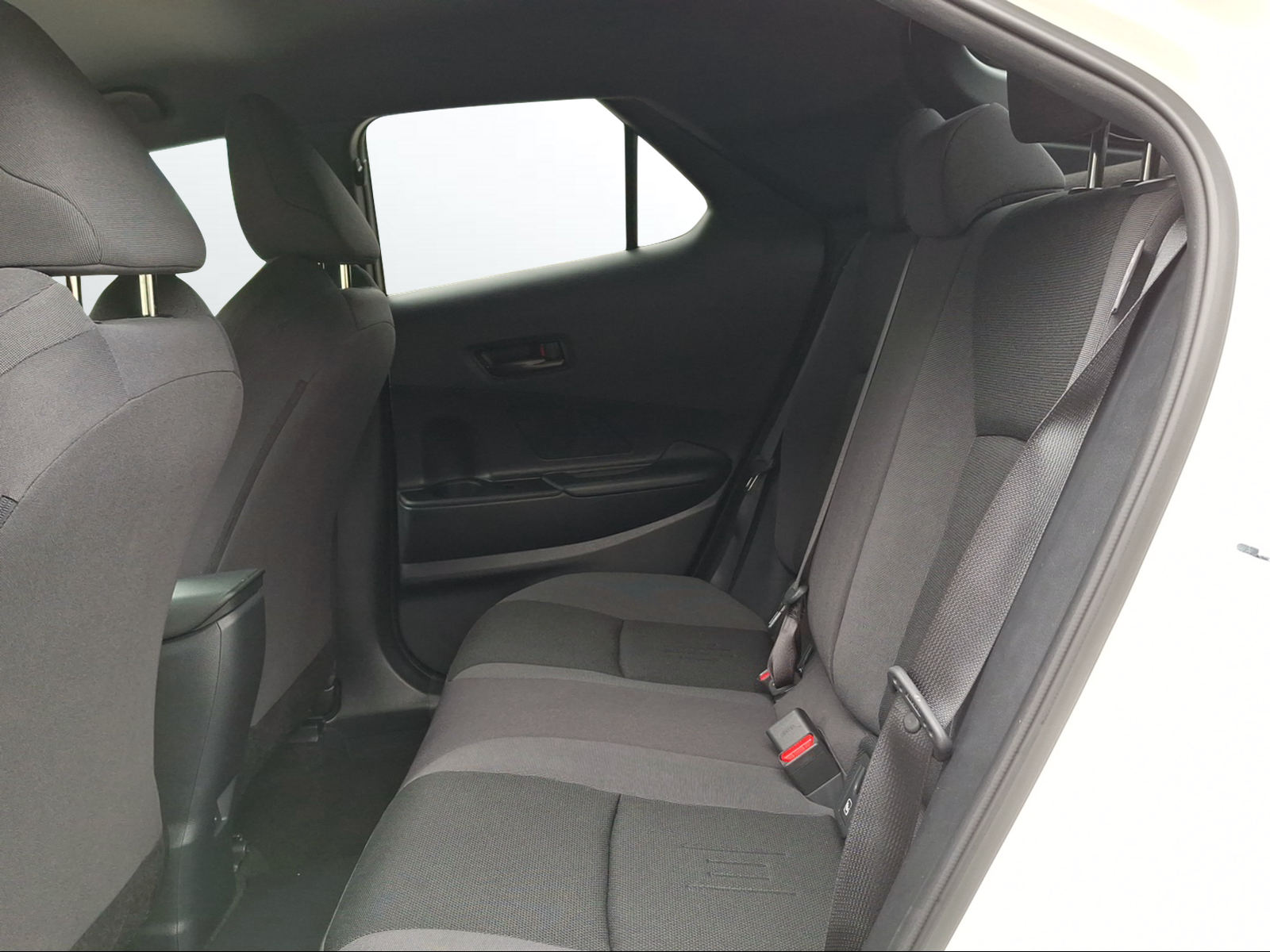 TOYOTA C-HR 2.0 PHEV CVT Swiss Edition-image-11