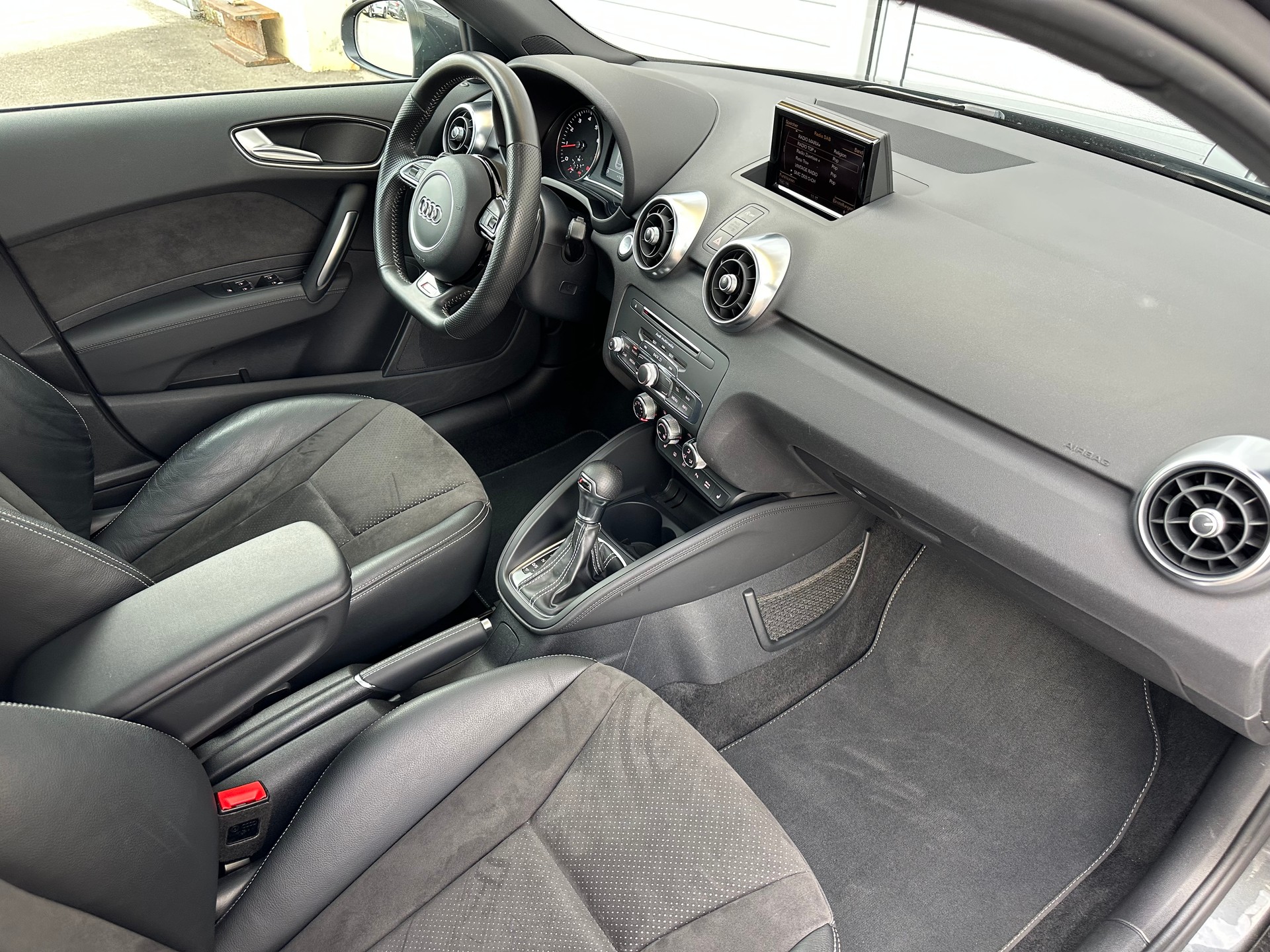 AUDI Sportback 1.4 TFSI S Line S-Tronic-image-8