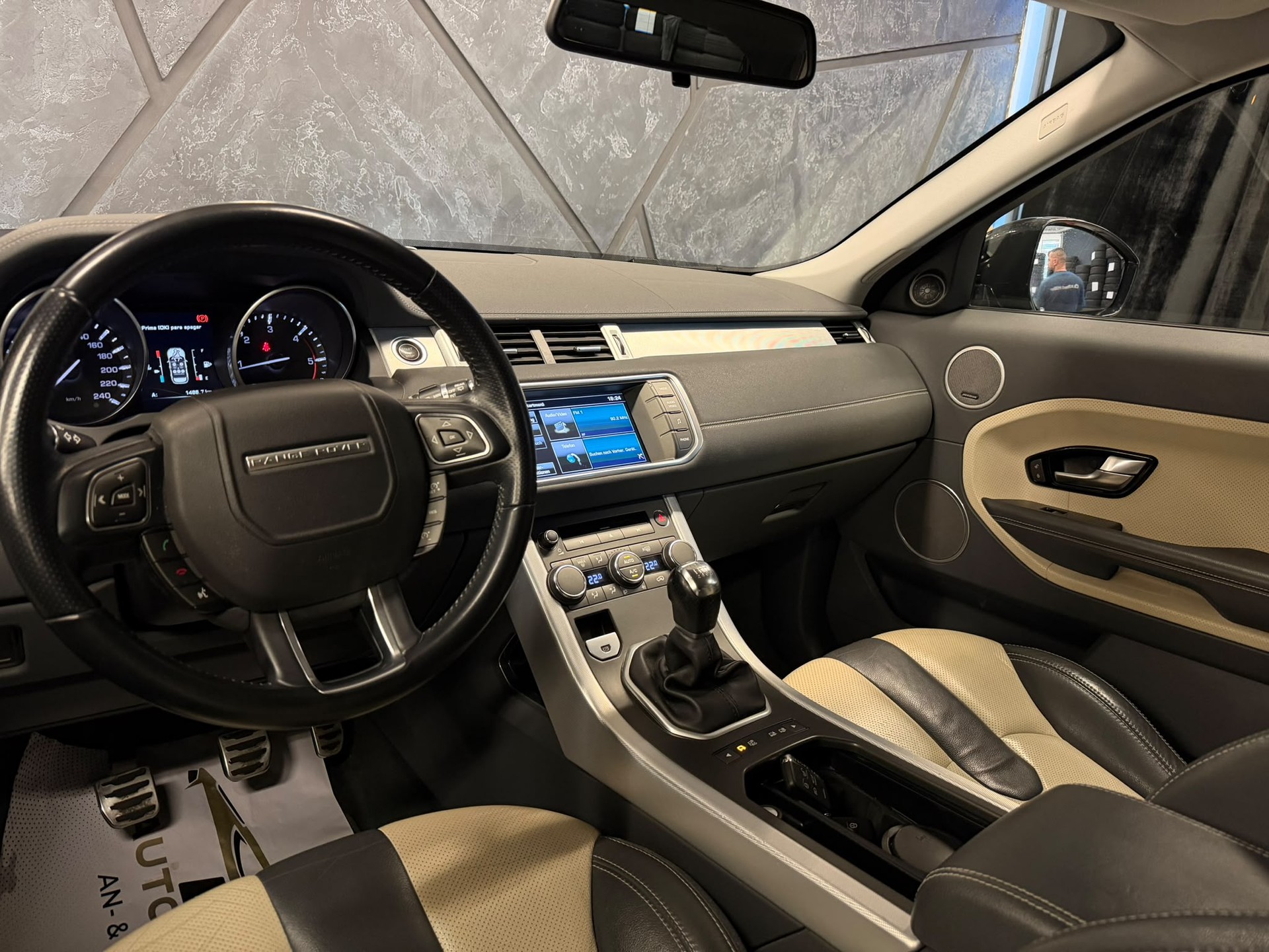 LAND ROVER Range Rover Evoque 2.2 TD4 Dynamic-image-10