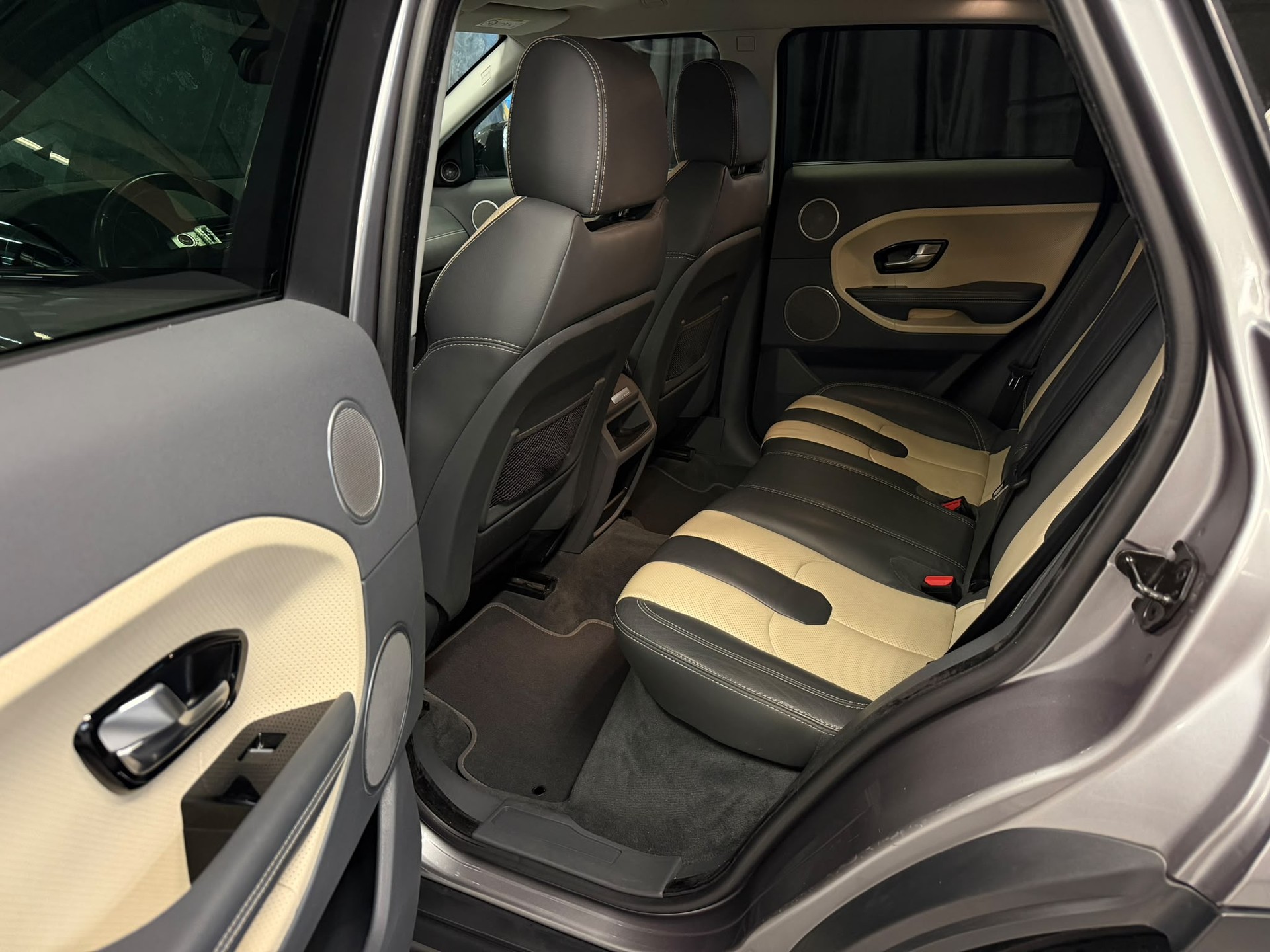LAND ROVER Range Rover Evoque 2.2 TD4 Dynamic-image-12