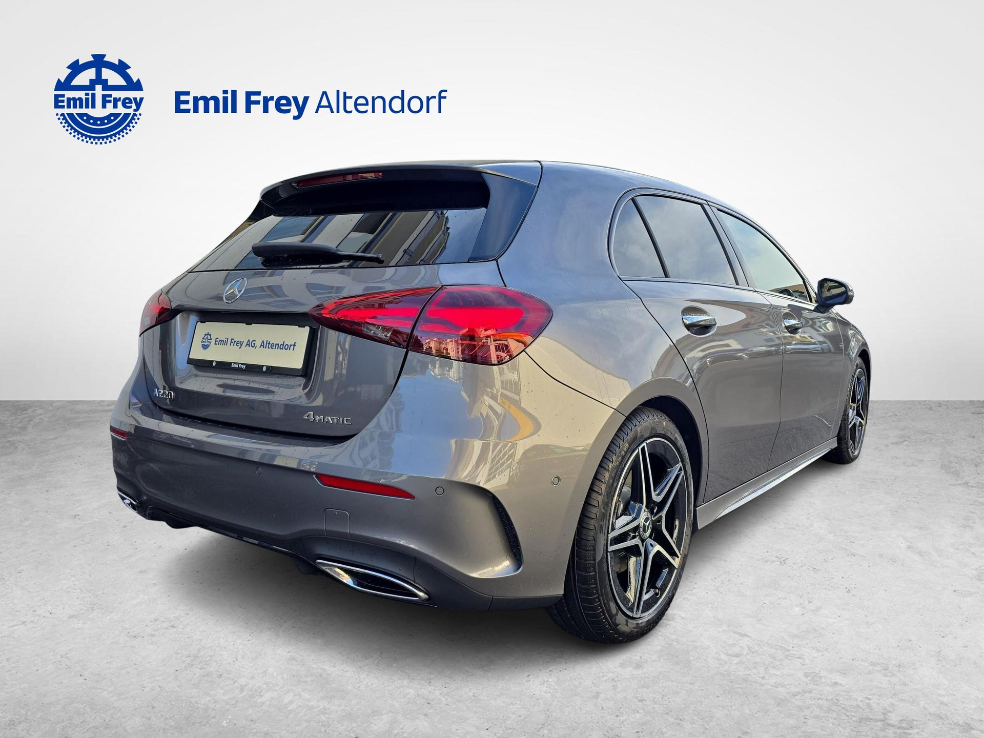 MERCEDES-BENZ A 220 4MATIC AMG Line-image-4