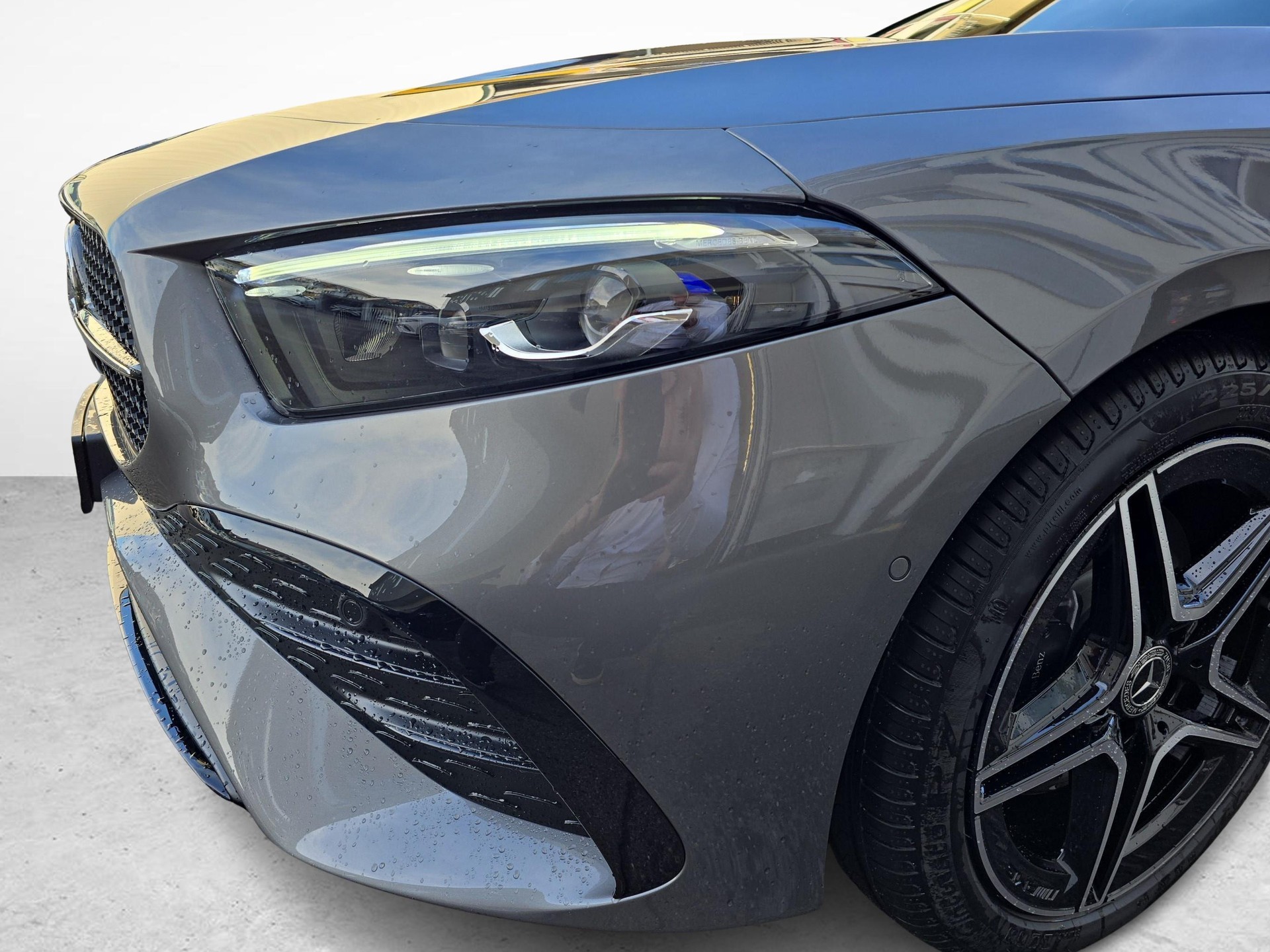 MERCEDES-BENZ A 220 4MATIC AMG Line-image-9