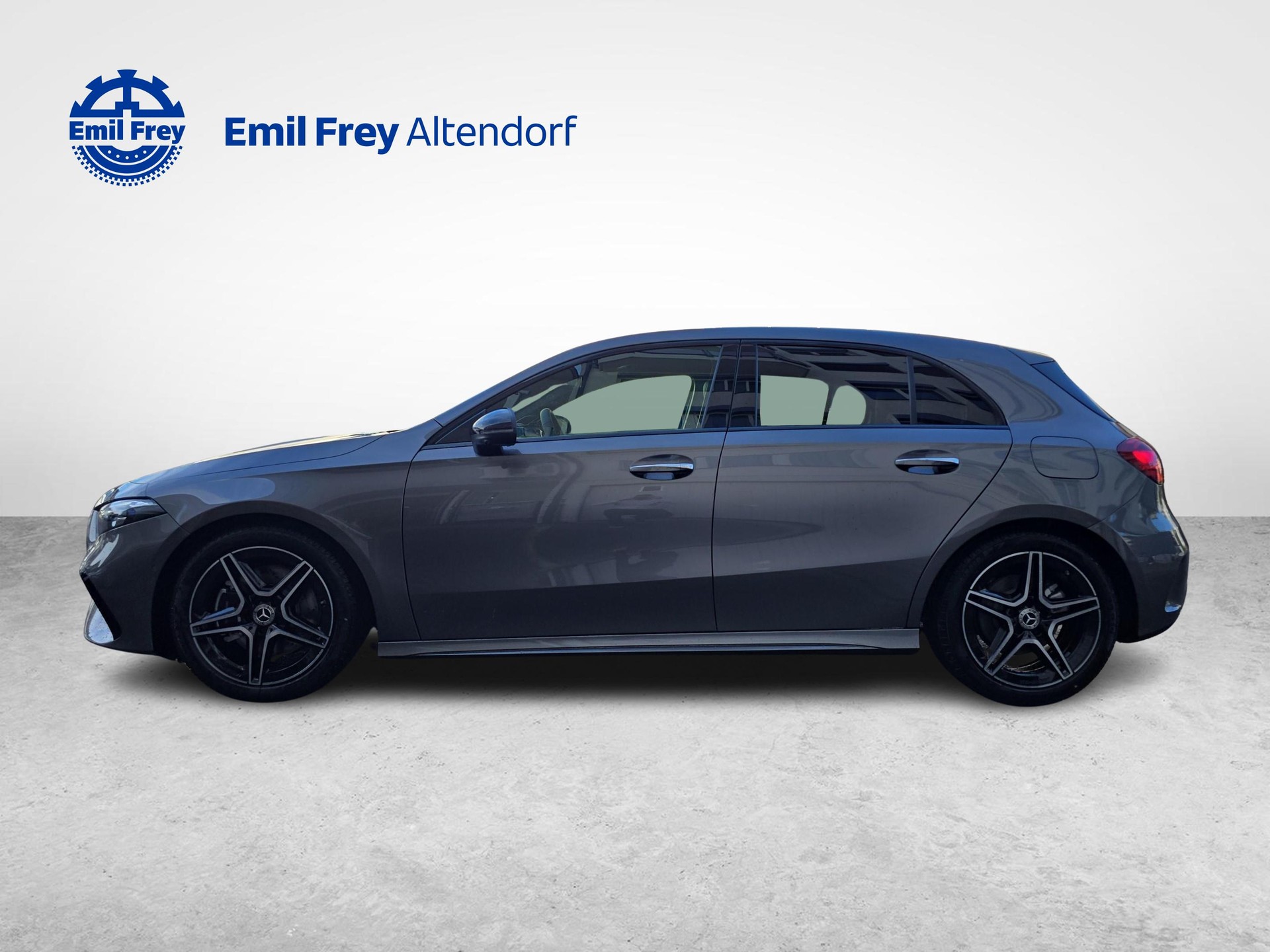 MERCEDES-BENZ A 220 4MATIC AMG Line-image-1
