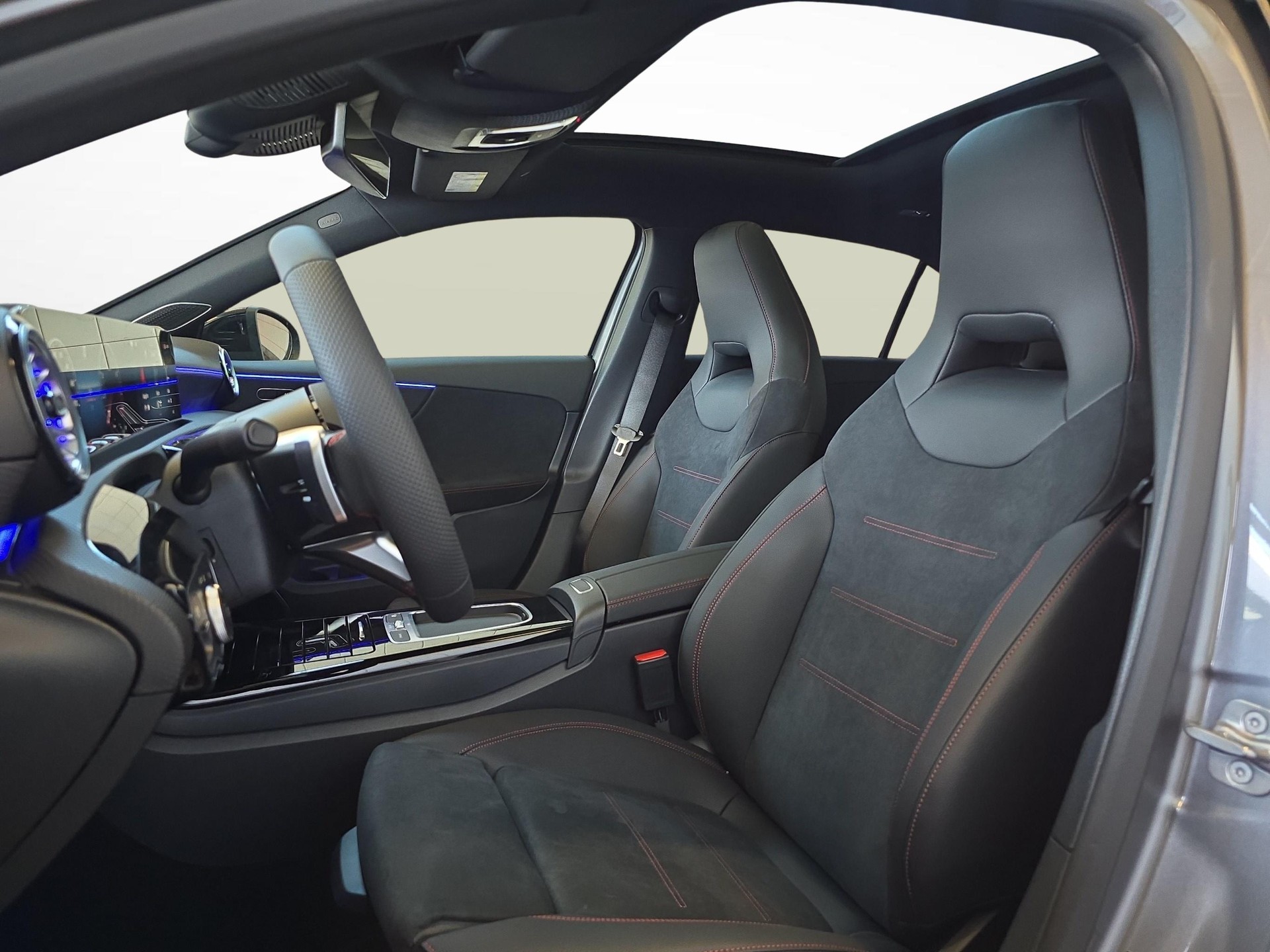 MERCEDES-BENZ A 220 4MATIC AMG Line-image-15
