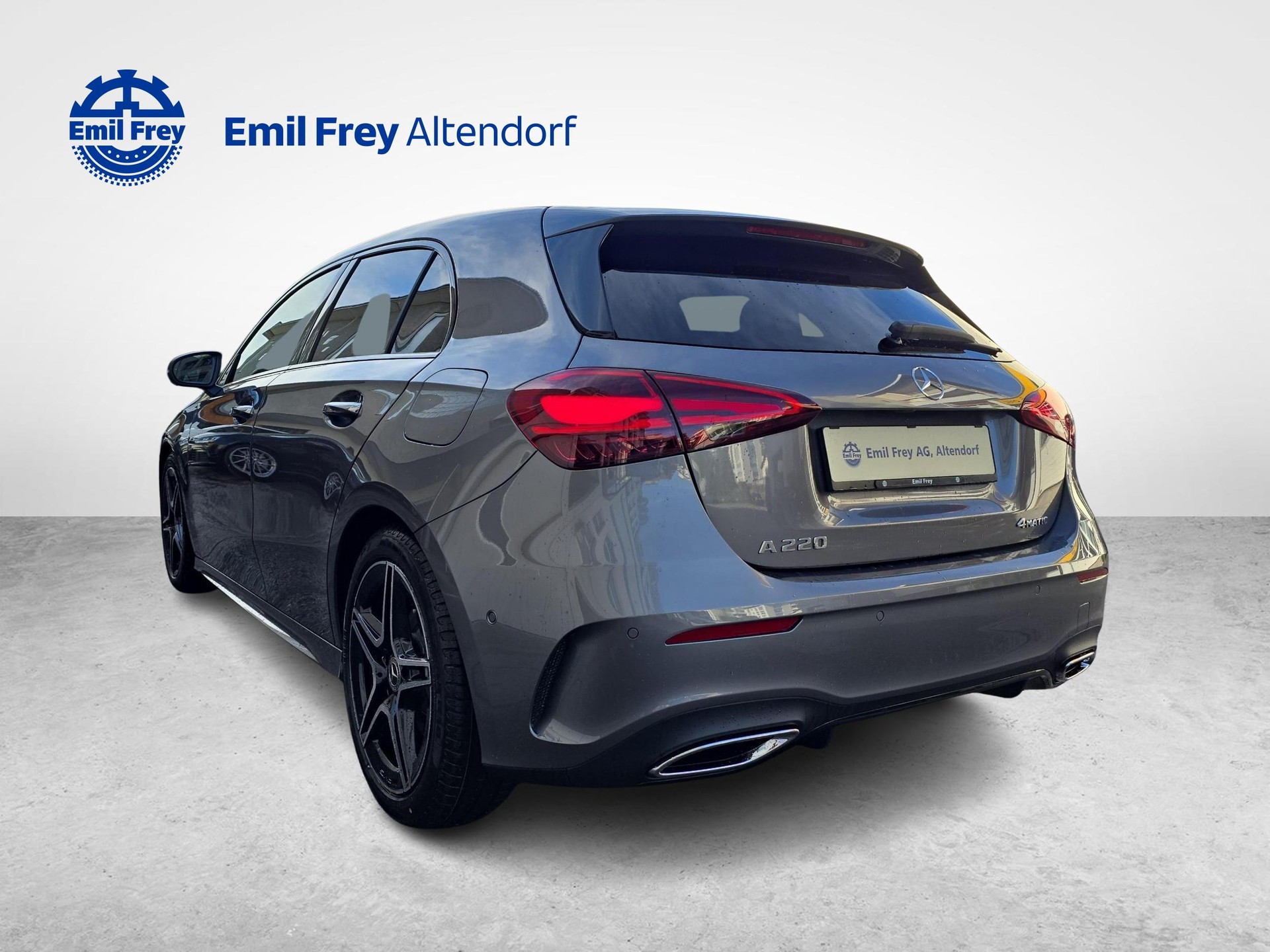 MERCEDES-BENZ A 220 4MATIC AMG Line-image-2