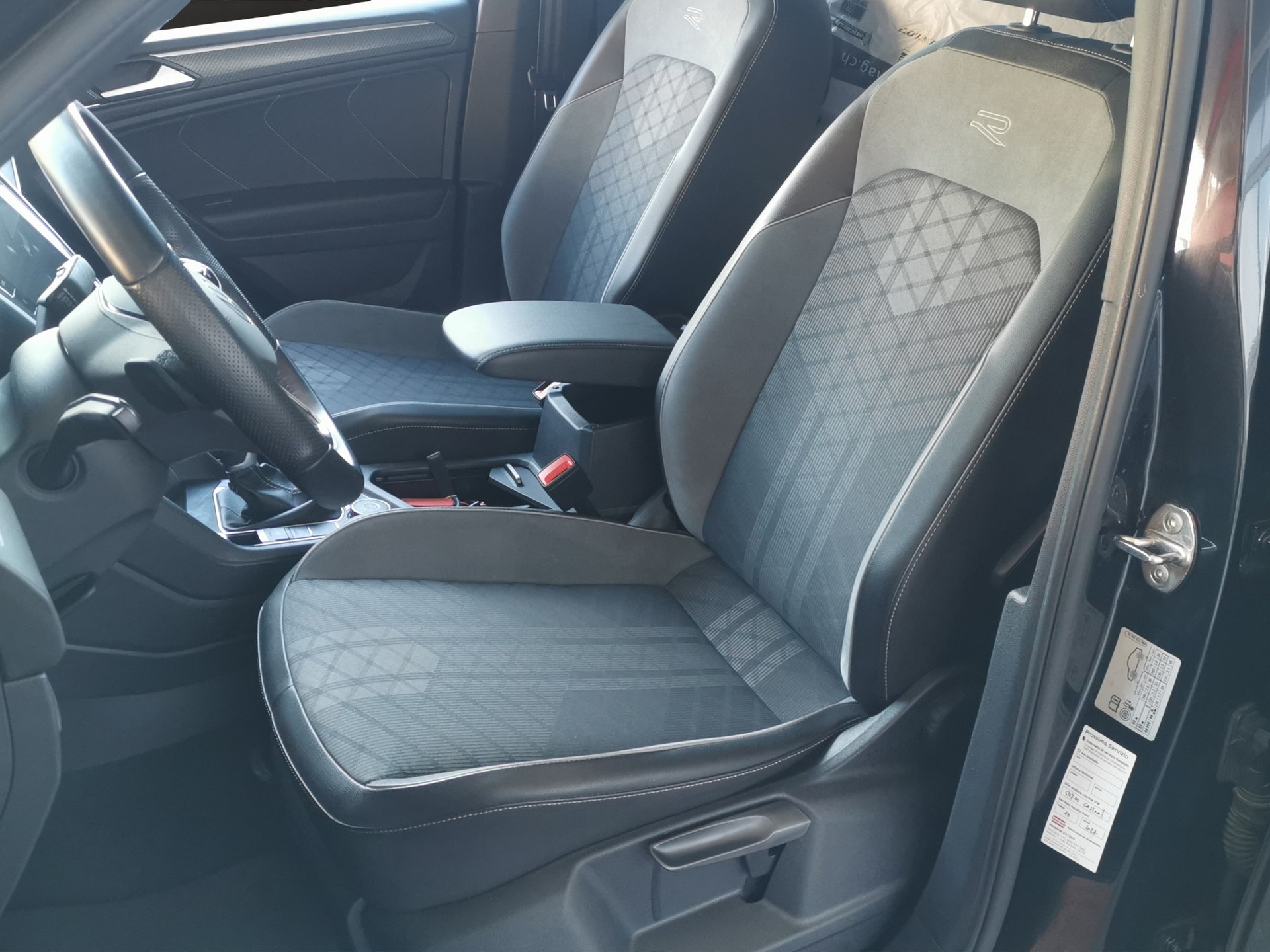 VW Tiguan Allspace 2.0 TDI SCR R-Line 4Motion DSG-image-13