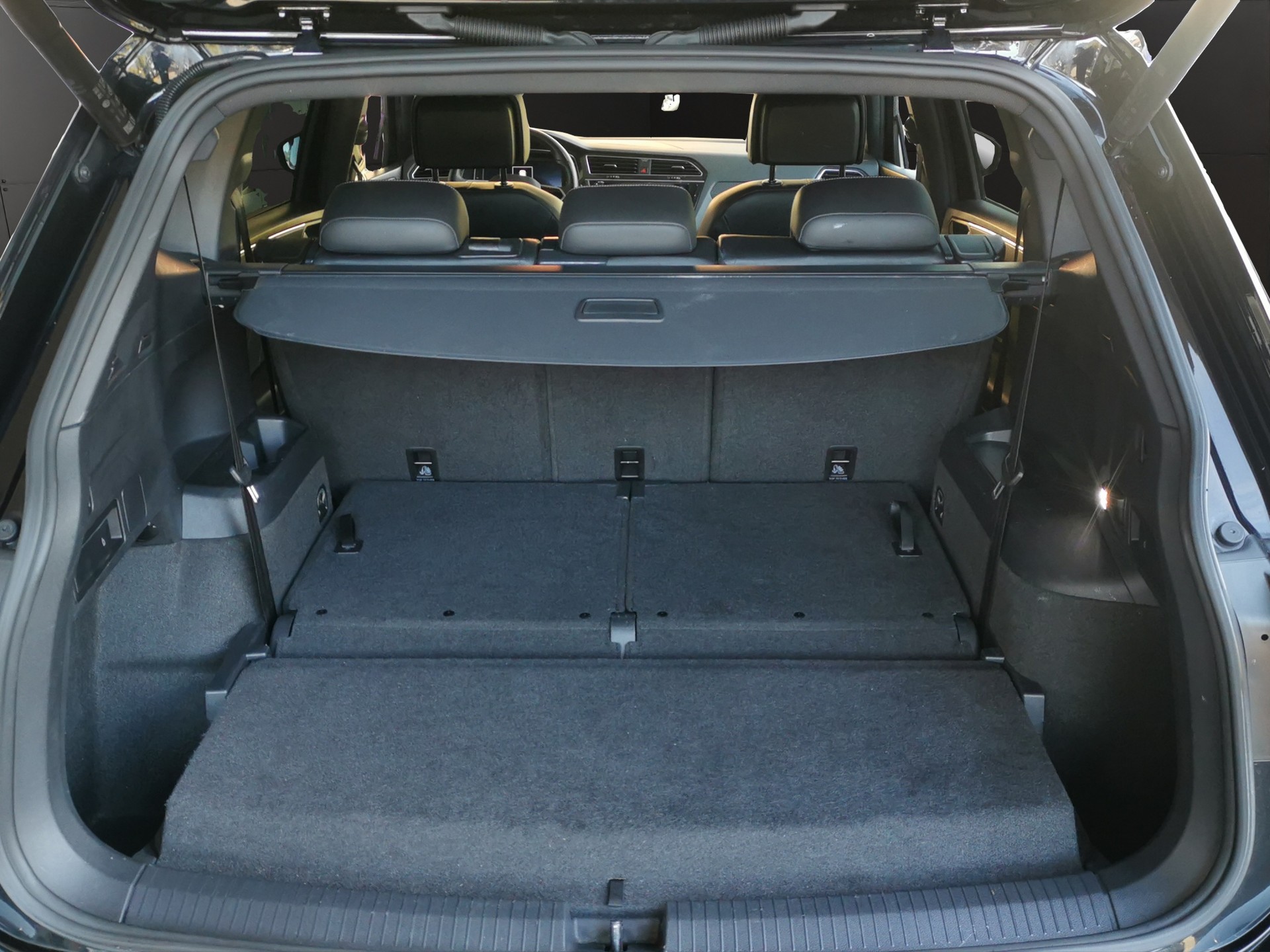 VW Tiguan Allspace 2.0 TDI SCR R-Line 4Motion DSG-image-8
