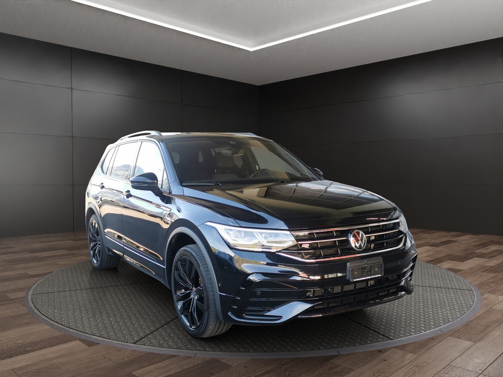 VW Tiguan Allspace 2.0 TDI SCR R-Line 4Motion DSG-image-0