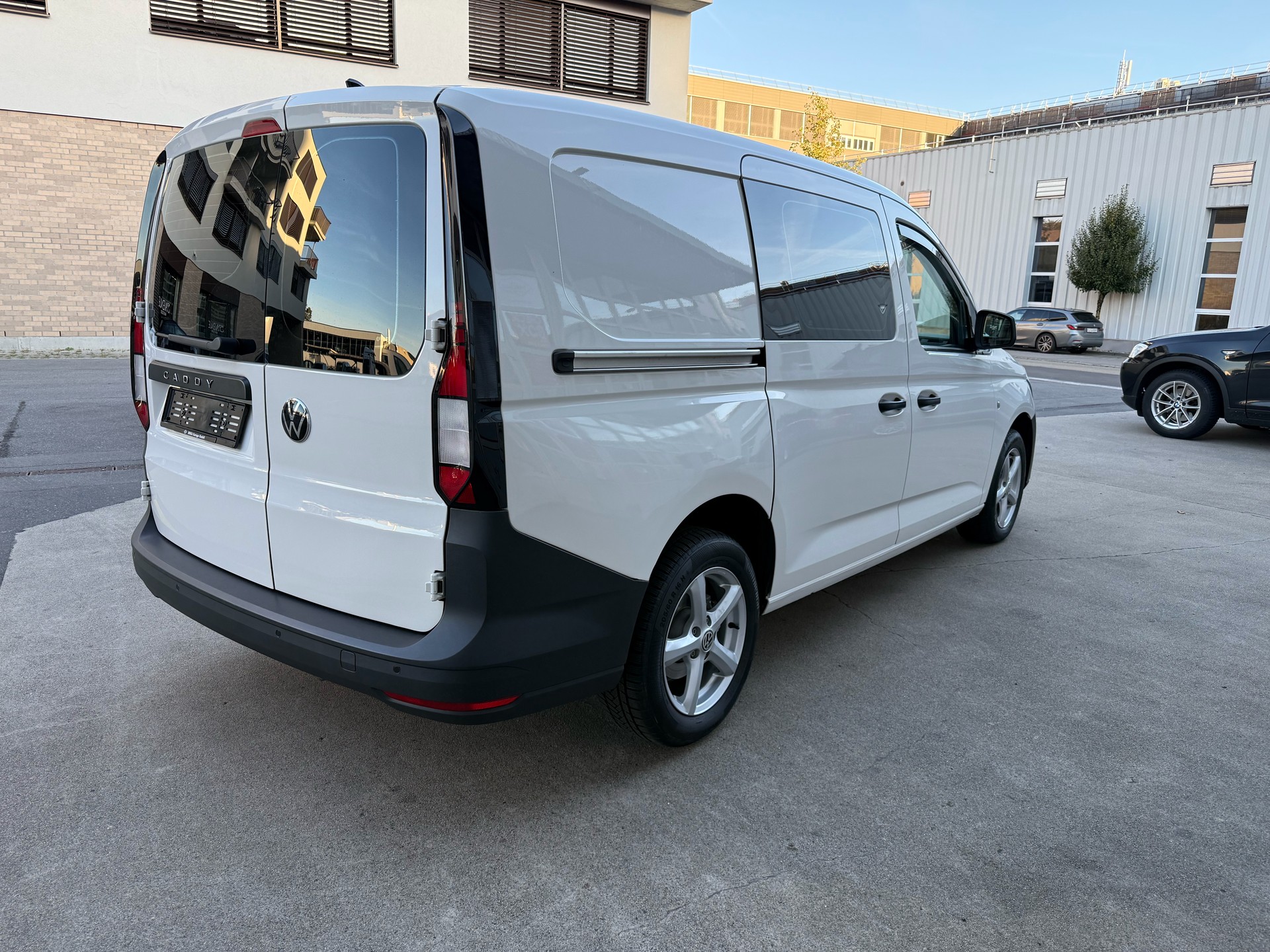 VW Caddy Cargo 2.0TDI Entry Maxi-image-4
