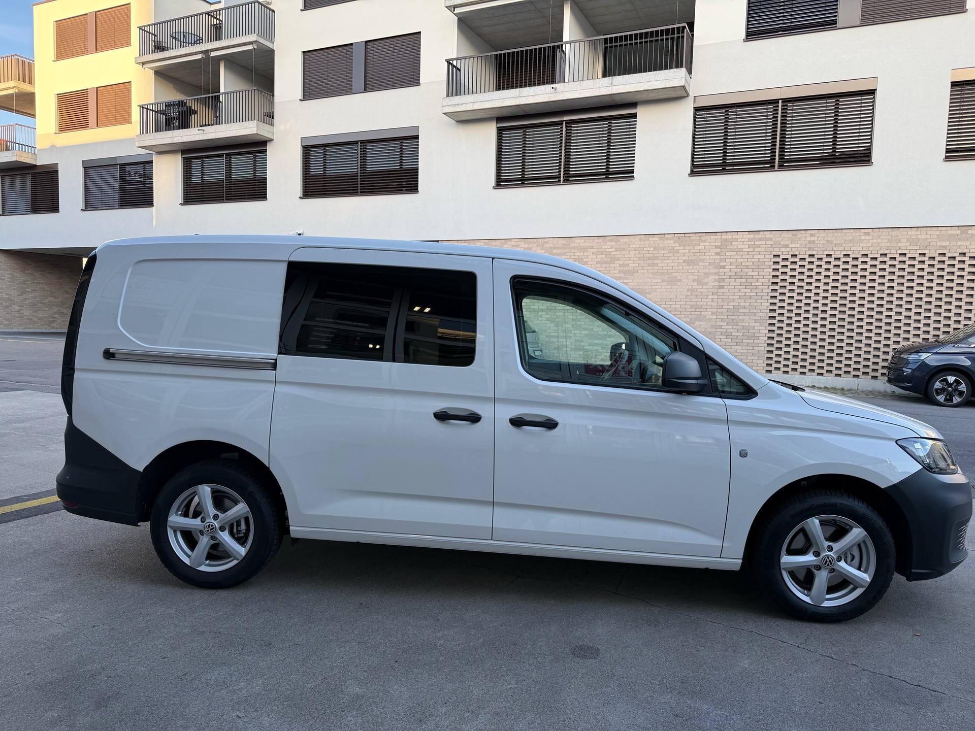 VW Caddy Cargo 2.0TDI Entry Maxi-image-5