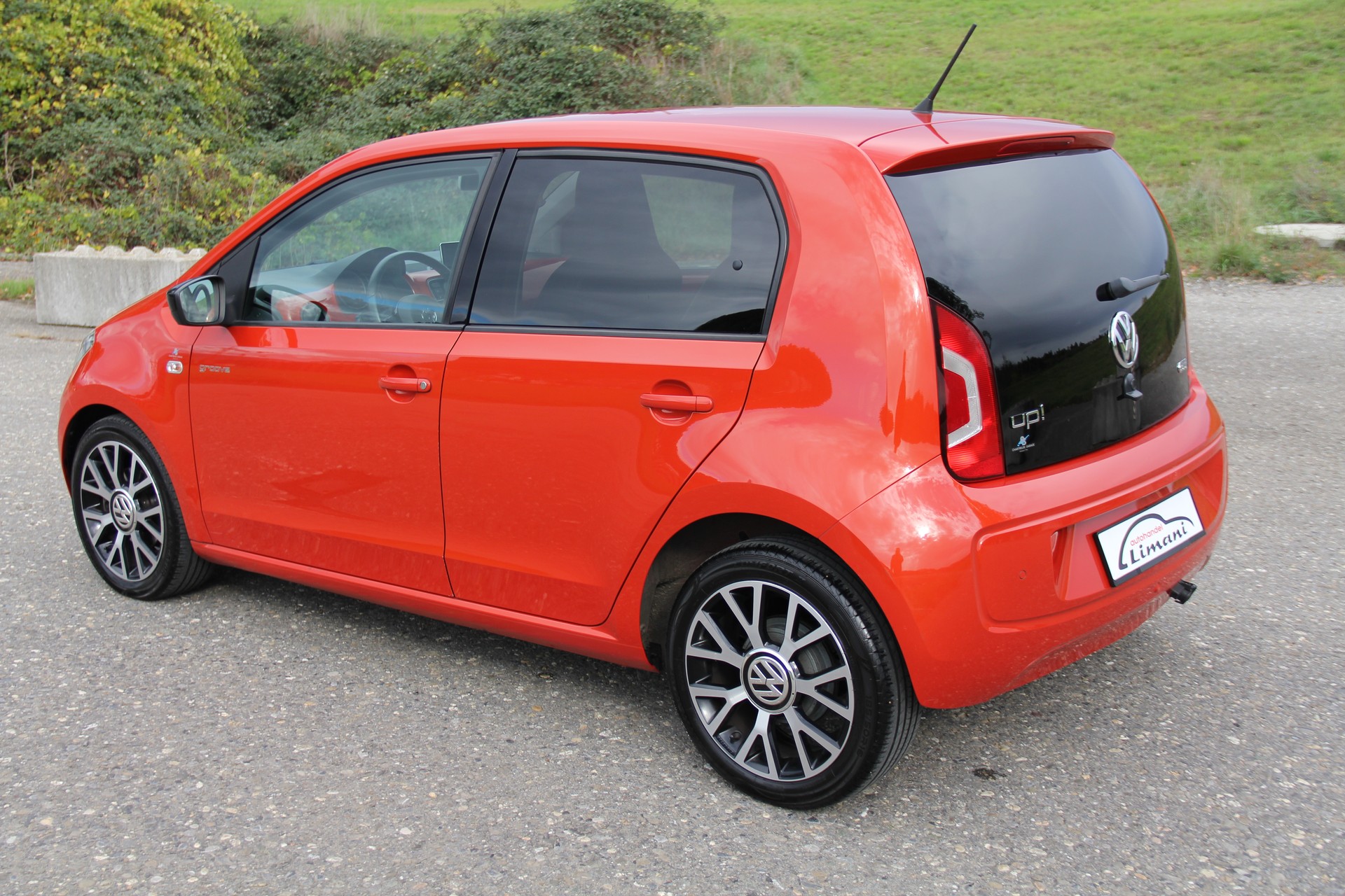 VW Up 1.0 groove up-image-6