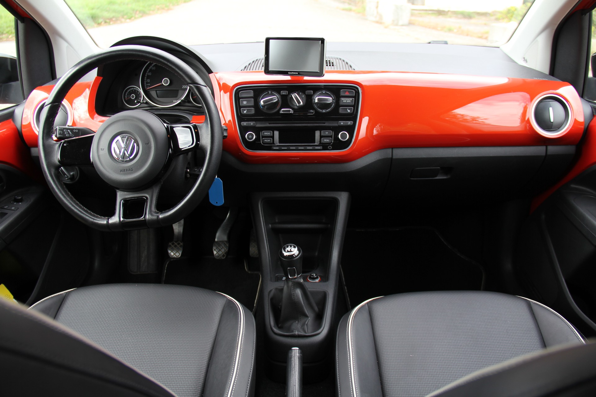 VW Up 1.0 groove up-image-8