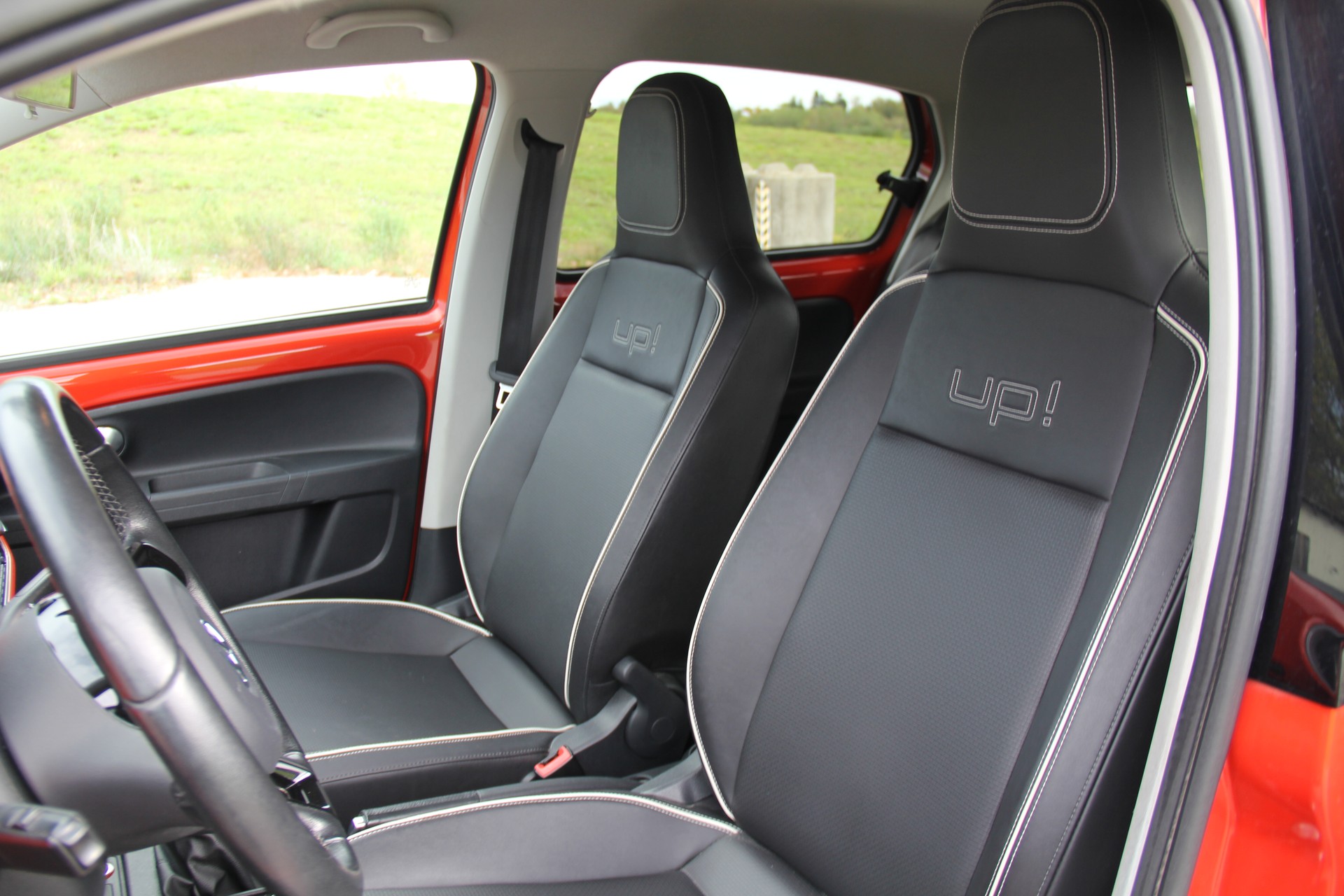 VW Up 1.0 groove up-image-9