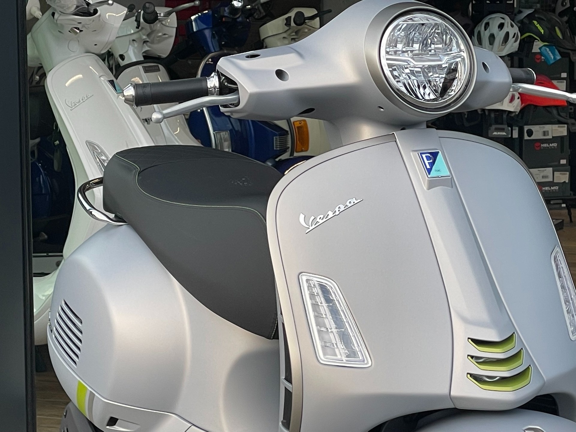 PIAGGIO Vespa GTS 300 Super Tech ABS-image-11