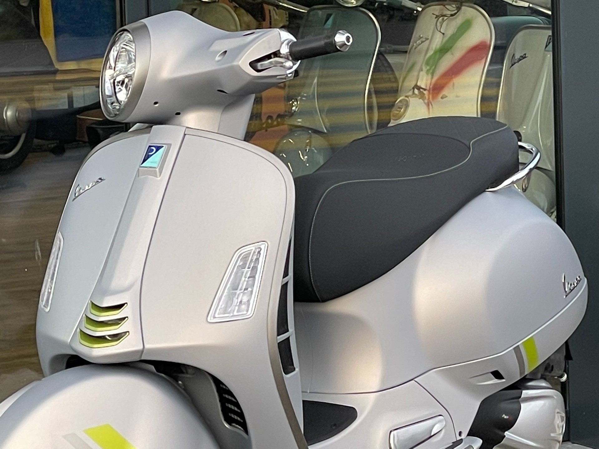 PIAGGIO Vespa GTS 300 Super Tech ABS-image-2