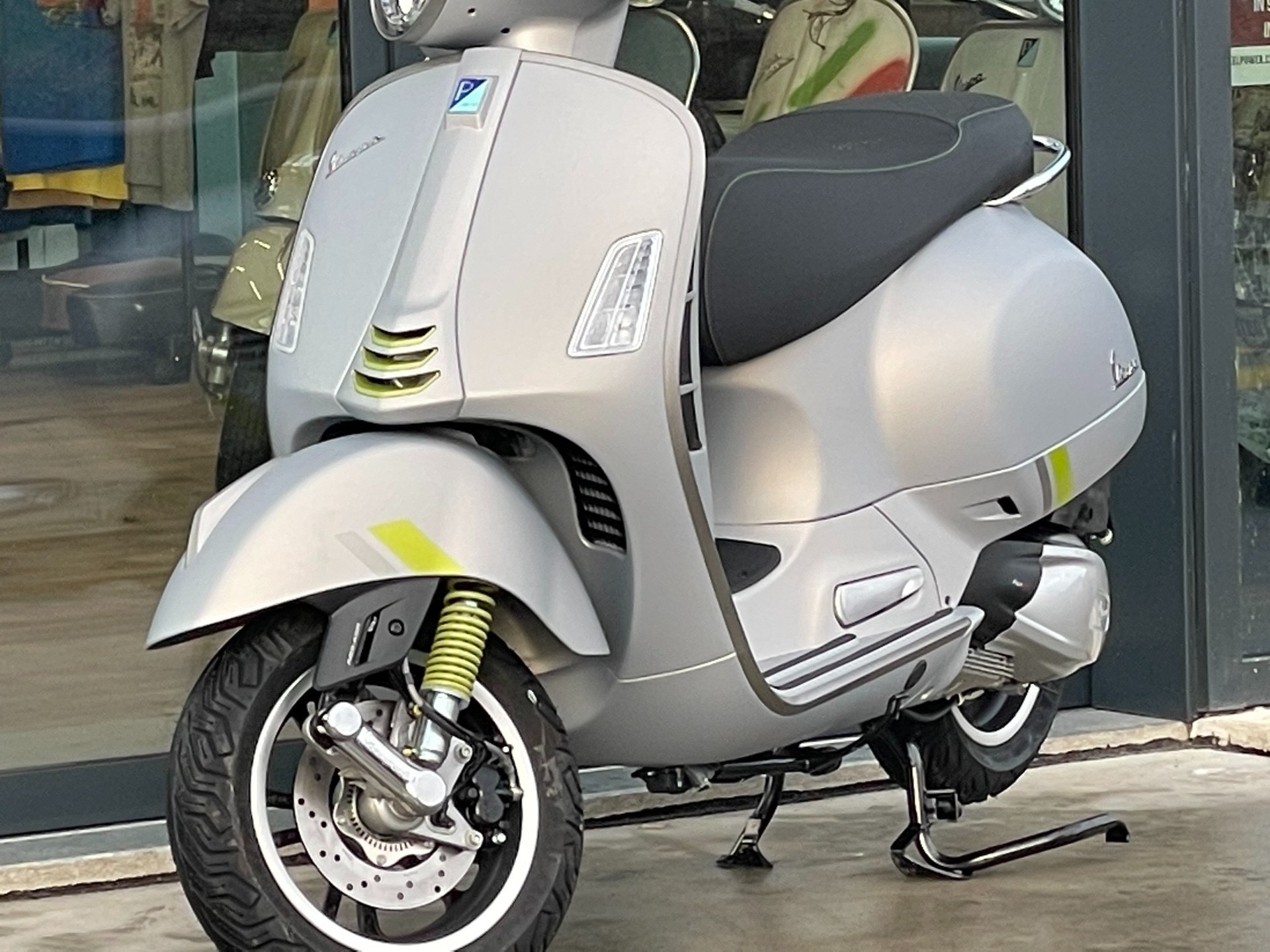 PIAGGIO Vespa GTS 300 Super Tech ABS-image-3