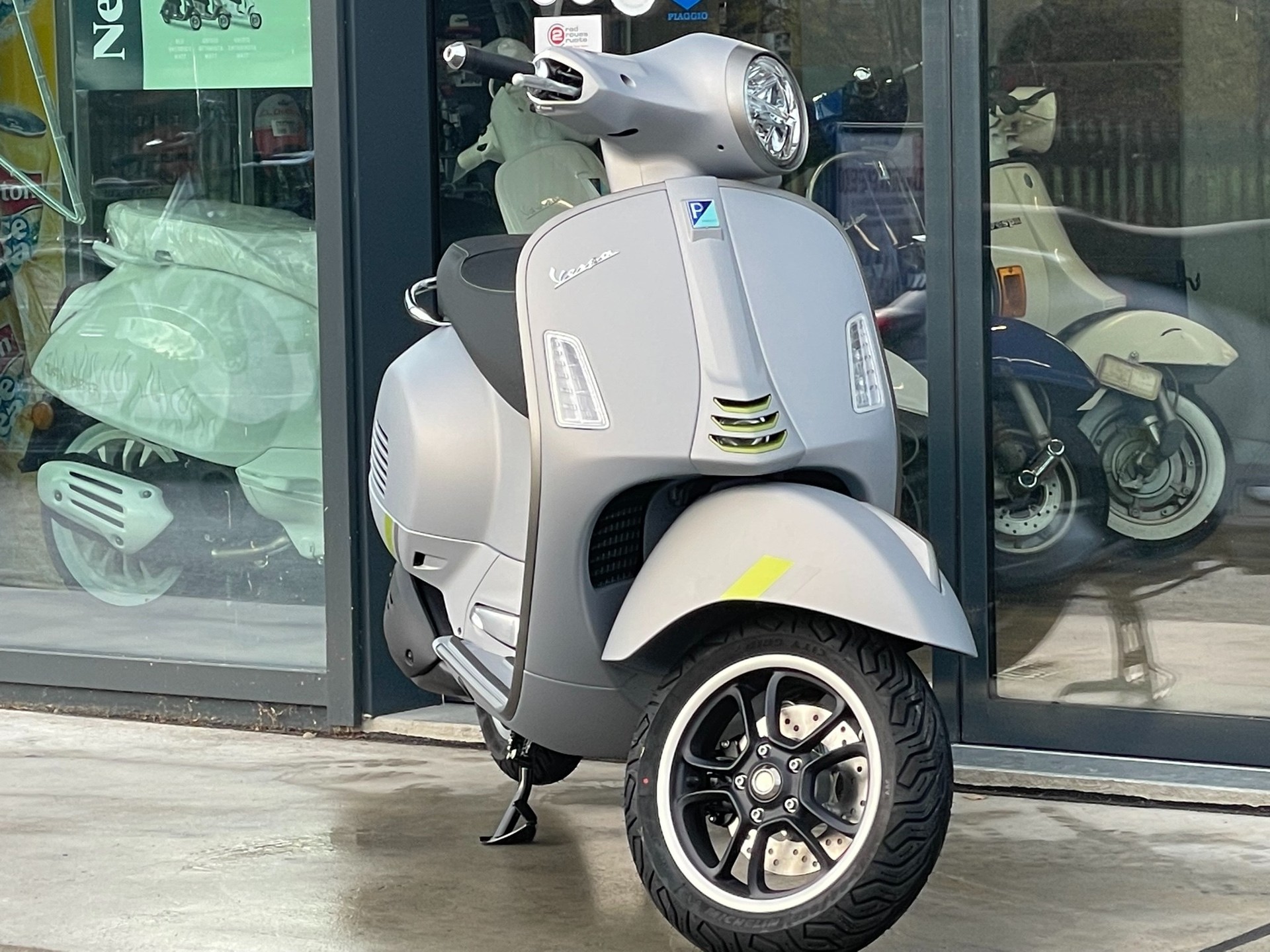 PIAGGIO Vespa GTS 300 Super Tech ABS-image-8