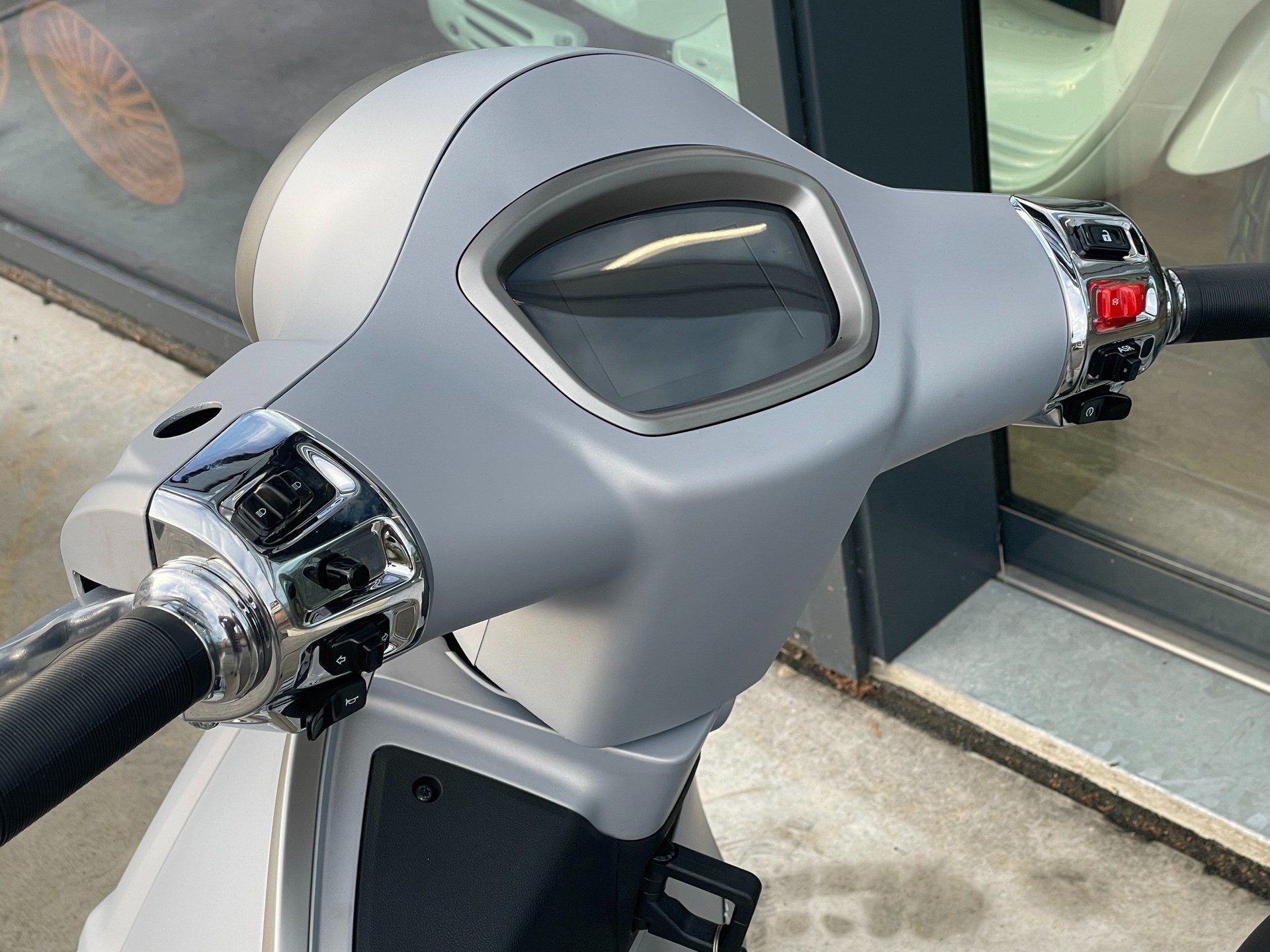 PIAGGIO Vespa GTS 300 Super Tech ABS-image-9