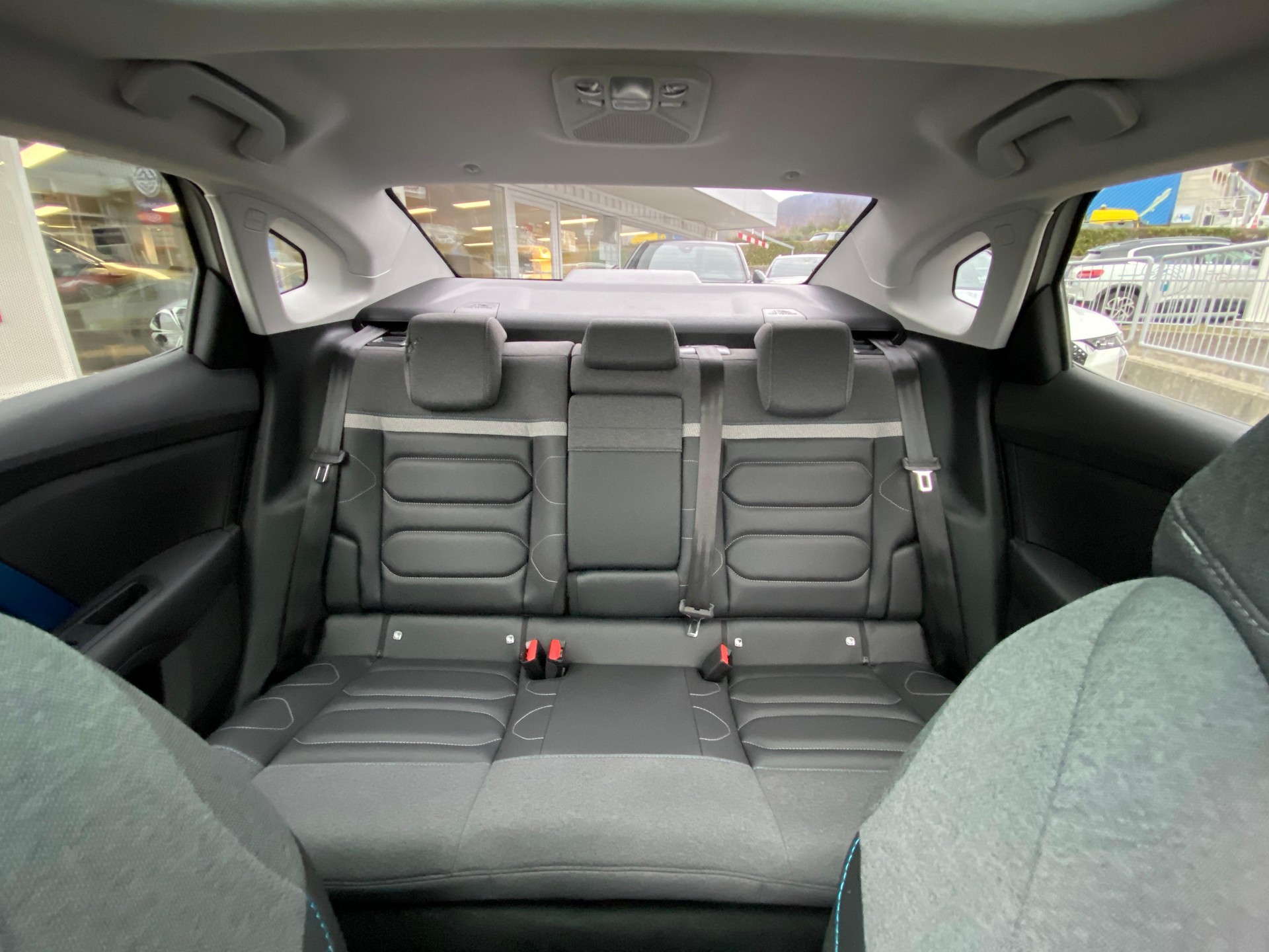 CITROEN e-C4 X Shine-image-11