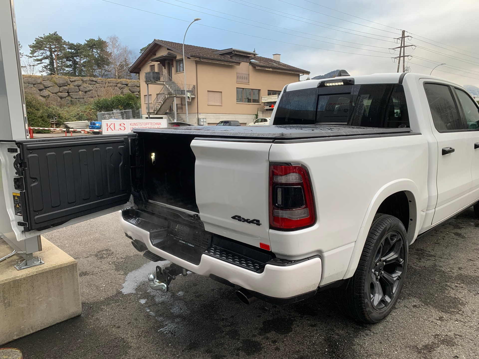 DODGE Ram 1500 Limited Crew Cab 5.7 V8 Night Edition E-Torque-image-5