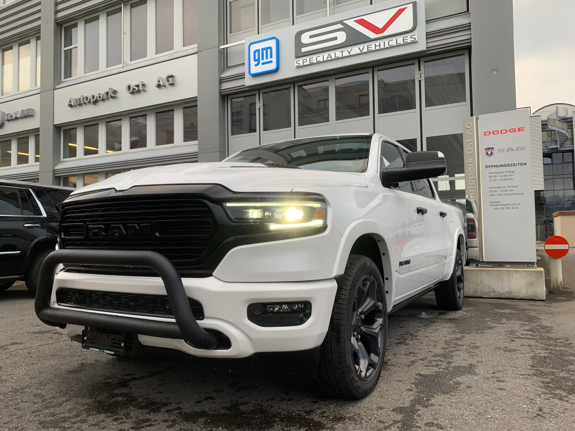 DODGE Ram 1500 Limited Crew Cab 5.7 V8 Night Edition E-Torque