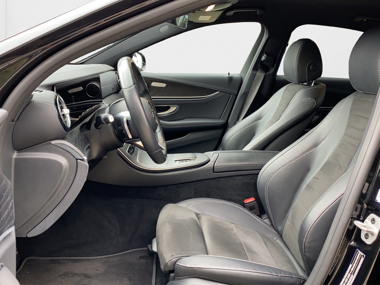 MERCEDES-BENZ E 200 AMG Line 9G-Tronic-image-15
