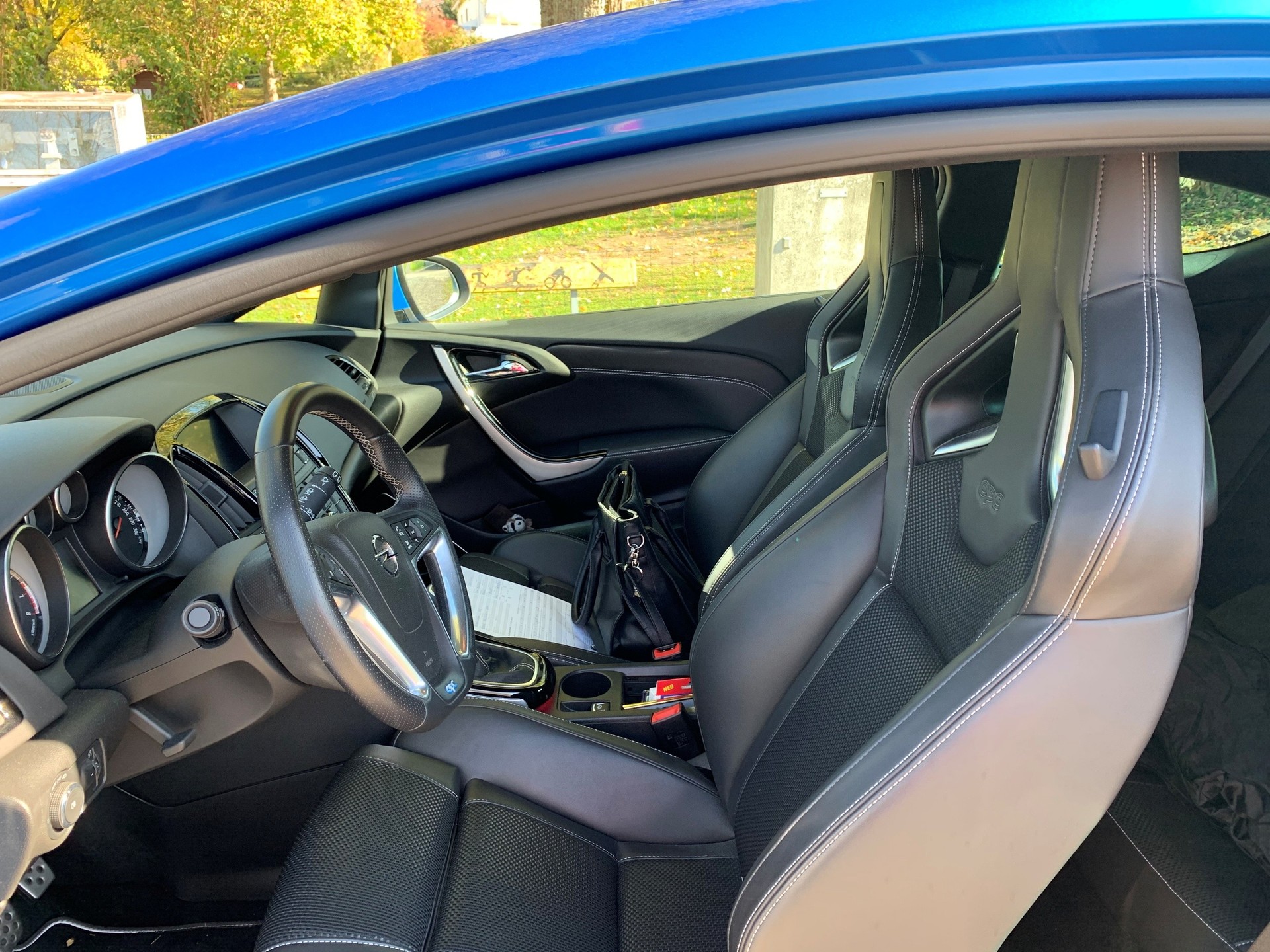 OPEL Astra GTC 2.0i 16V Turbo OPC-image-1